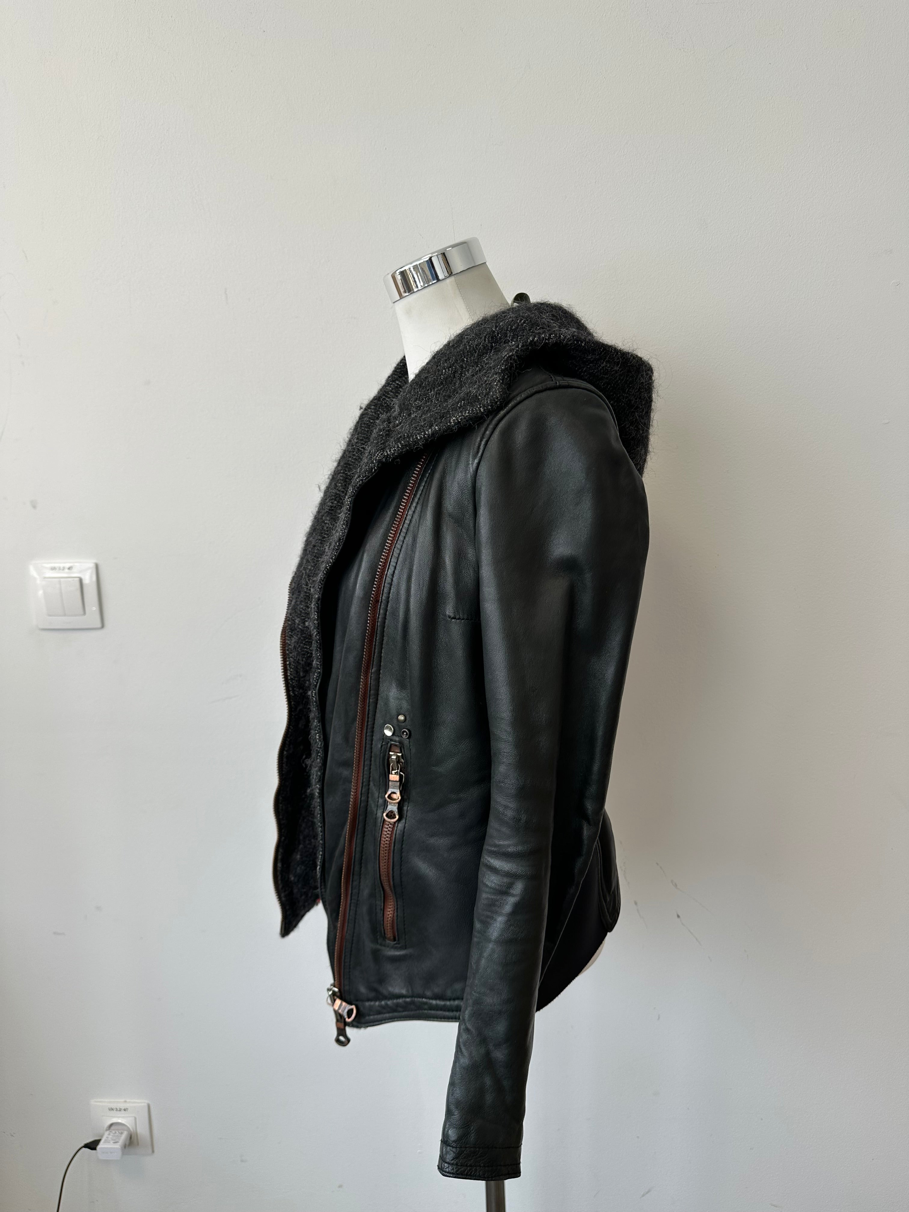 Dèlan 1974 Damen Bikerjacke Schwarz Leder IT 44 / DE 38 Sehr Gut