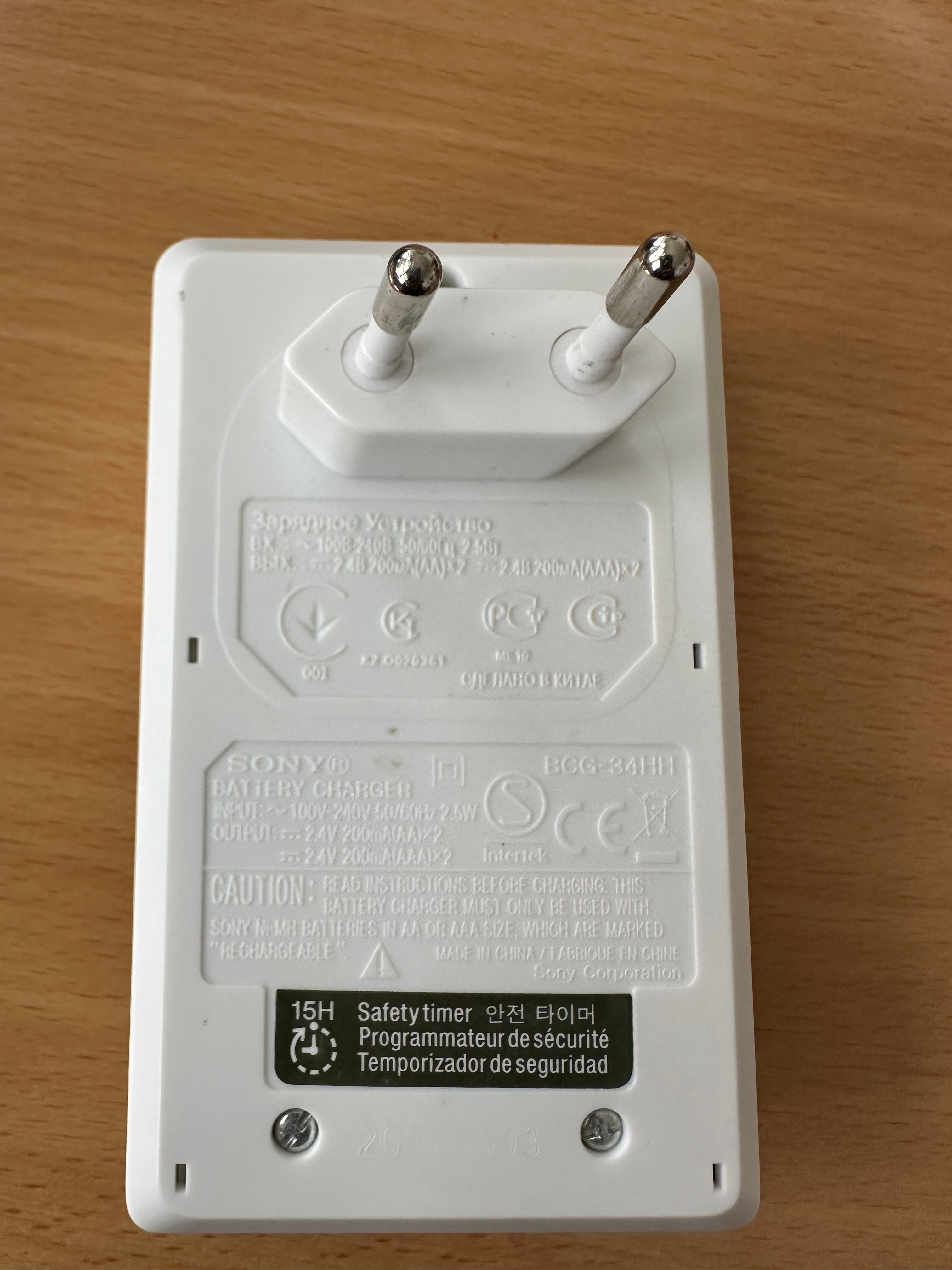 Sony CycleEnergy BCG-34HLD Ladegerät – Weiß, 4-fach, Eurostecker, sehr gut