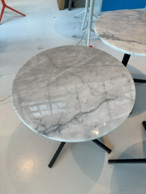 Pedrali Arki-Table – Marmor, Ø 75 cm, schwarzes Gestell