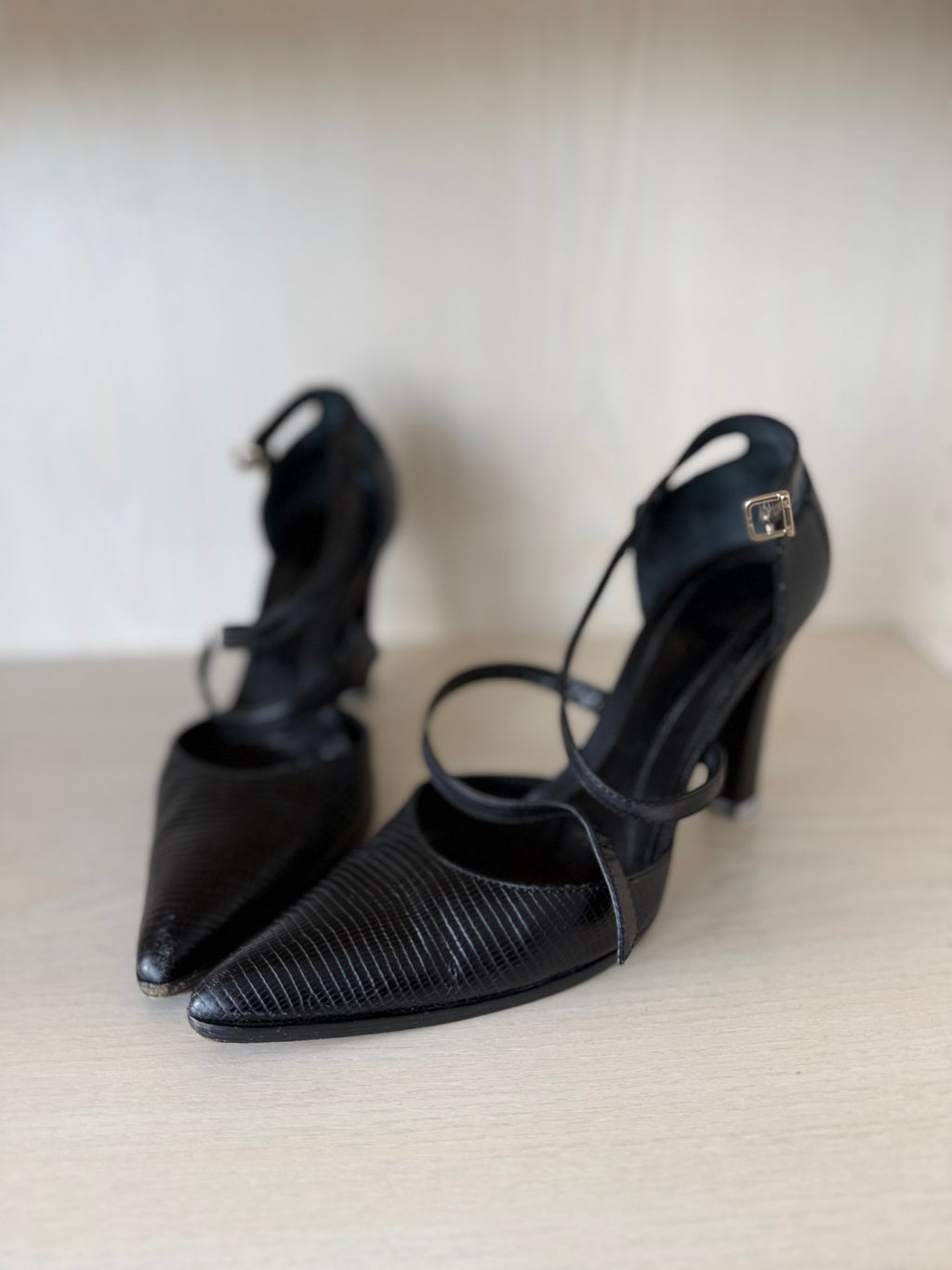 BOSS Damen Ankle-Strap Pumps, Lizard-Prägung, Leder, Schwarz, Gr. 38, Gut