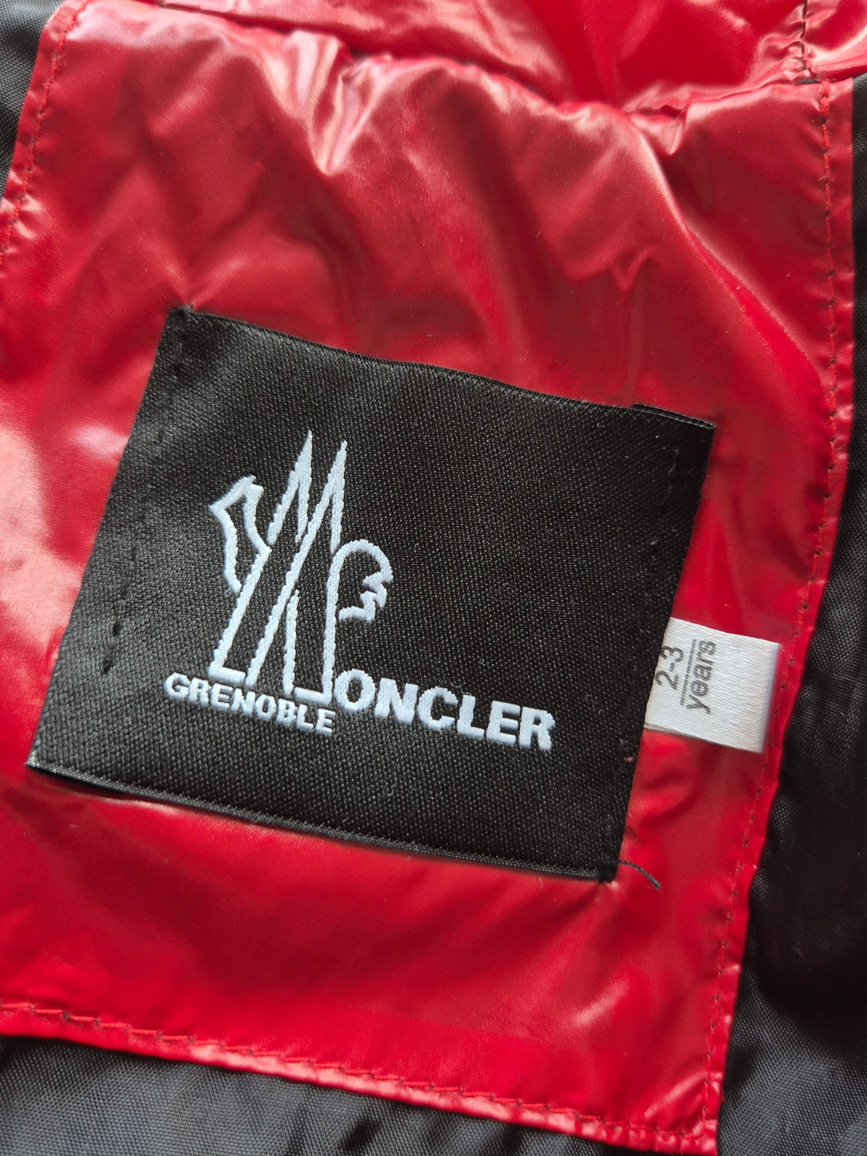 Moncler Grenoble Daunenjacke Kinder 2/3J Rot – großes Rückenlogo, guter Zustand