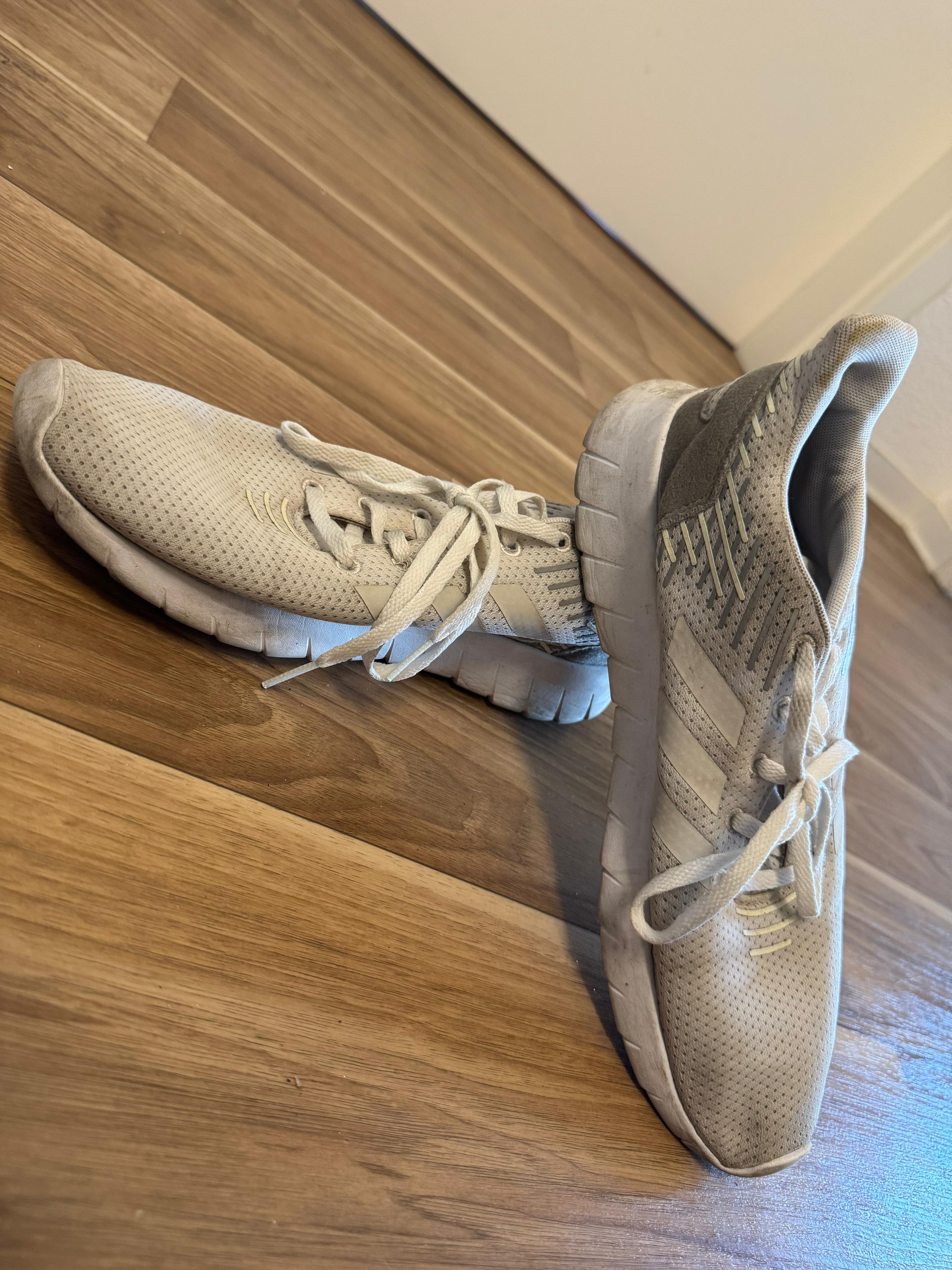 Adidas Lite Racer – US 8 / EU 40 – Beige – Guter Zustand