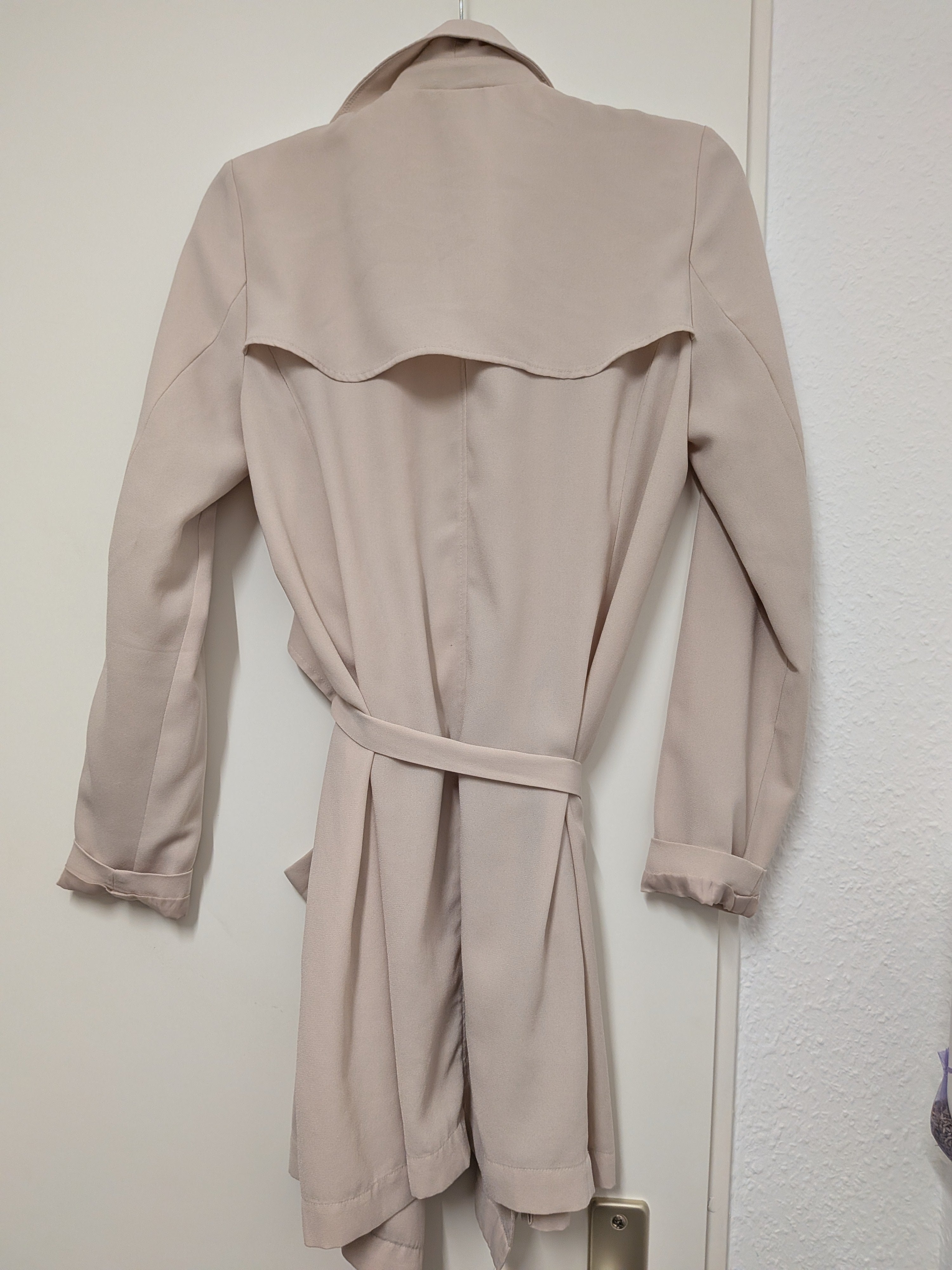 ONLY “Drapey” Trenchcoat, Beige, Gr. 38 (EU M), Gürtel, sehr guter Zustand