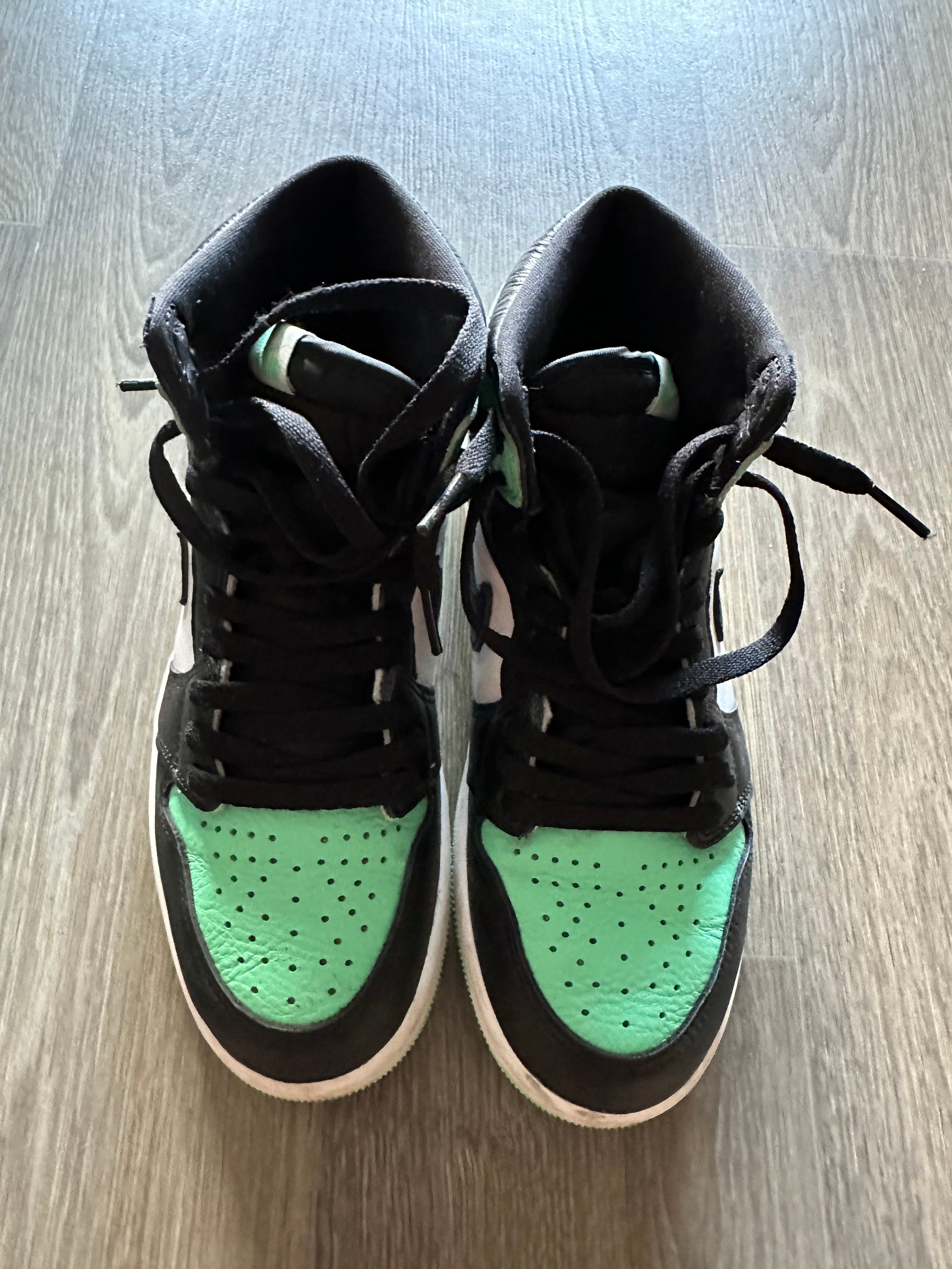 Nike Air Jordan 1 High OG “Green Glow” - EU42 / US8.5 - Very Good