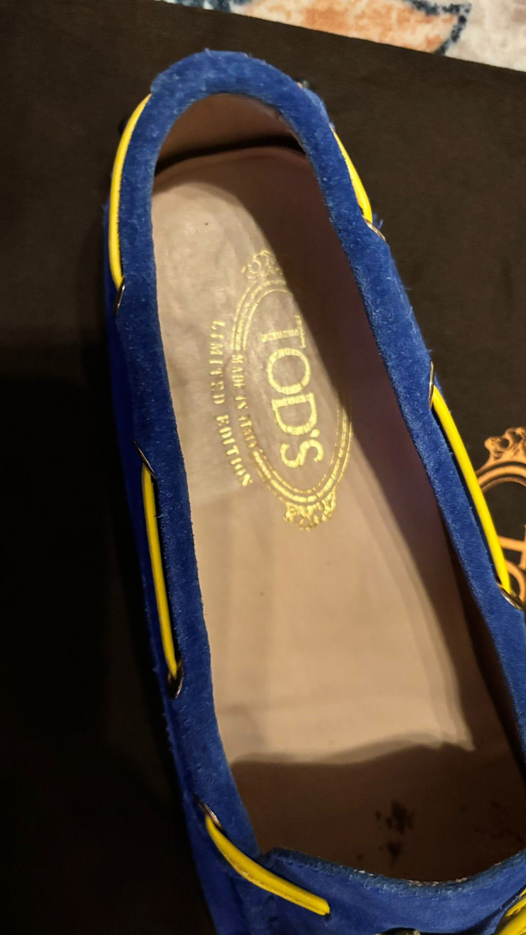 Tod’s „Gommino“ Loafer – Blau Wildleder/Gelbe Schnürung – EU 37.5 – Gut