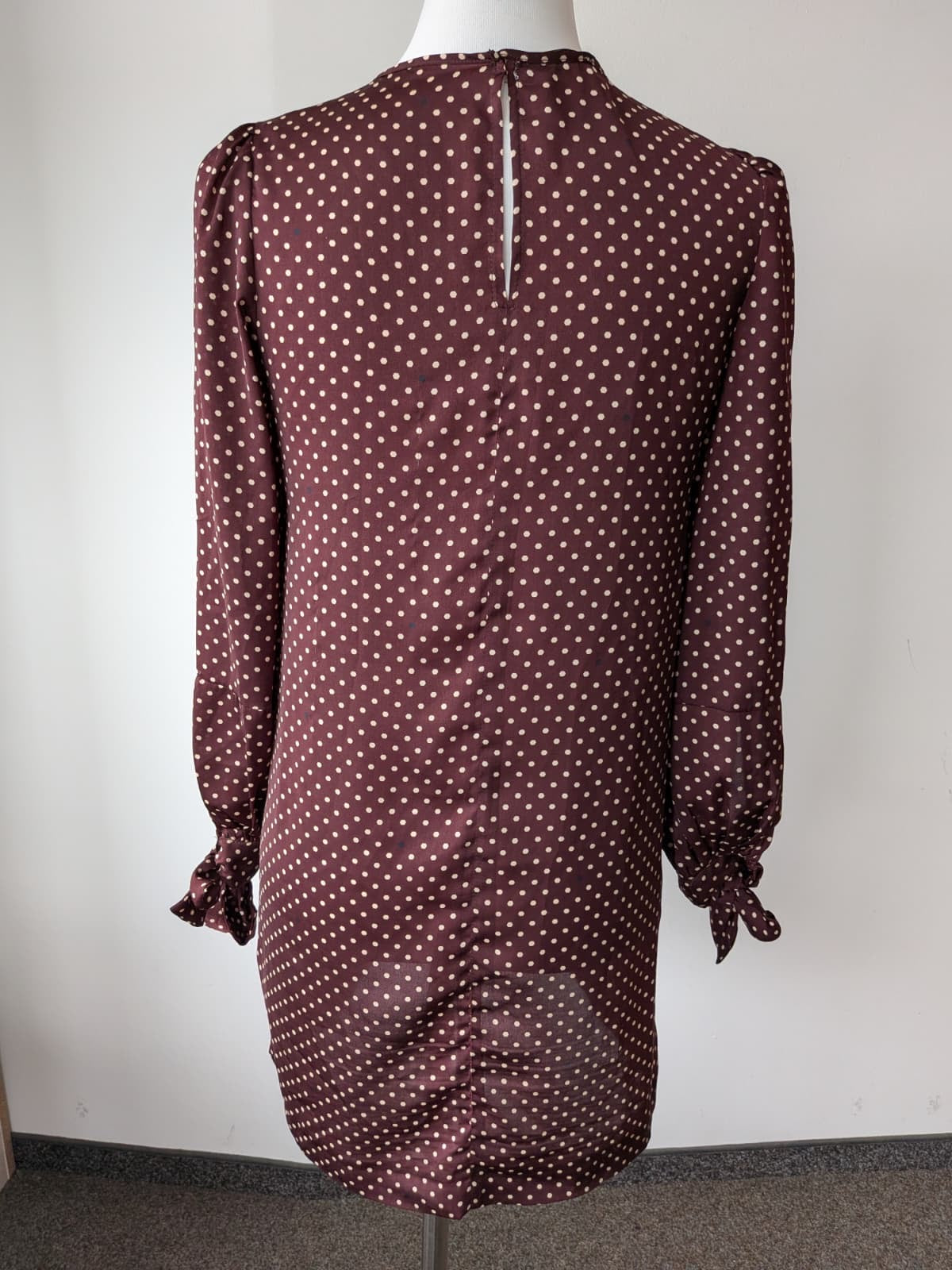 Chiara B. Mini Kleid M – Bordeaux, Punkte, Schleifenärmel, Guter Zustand
