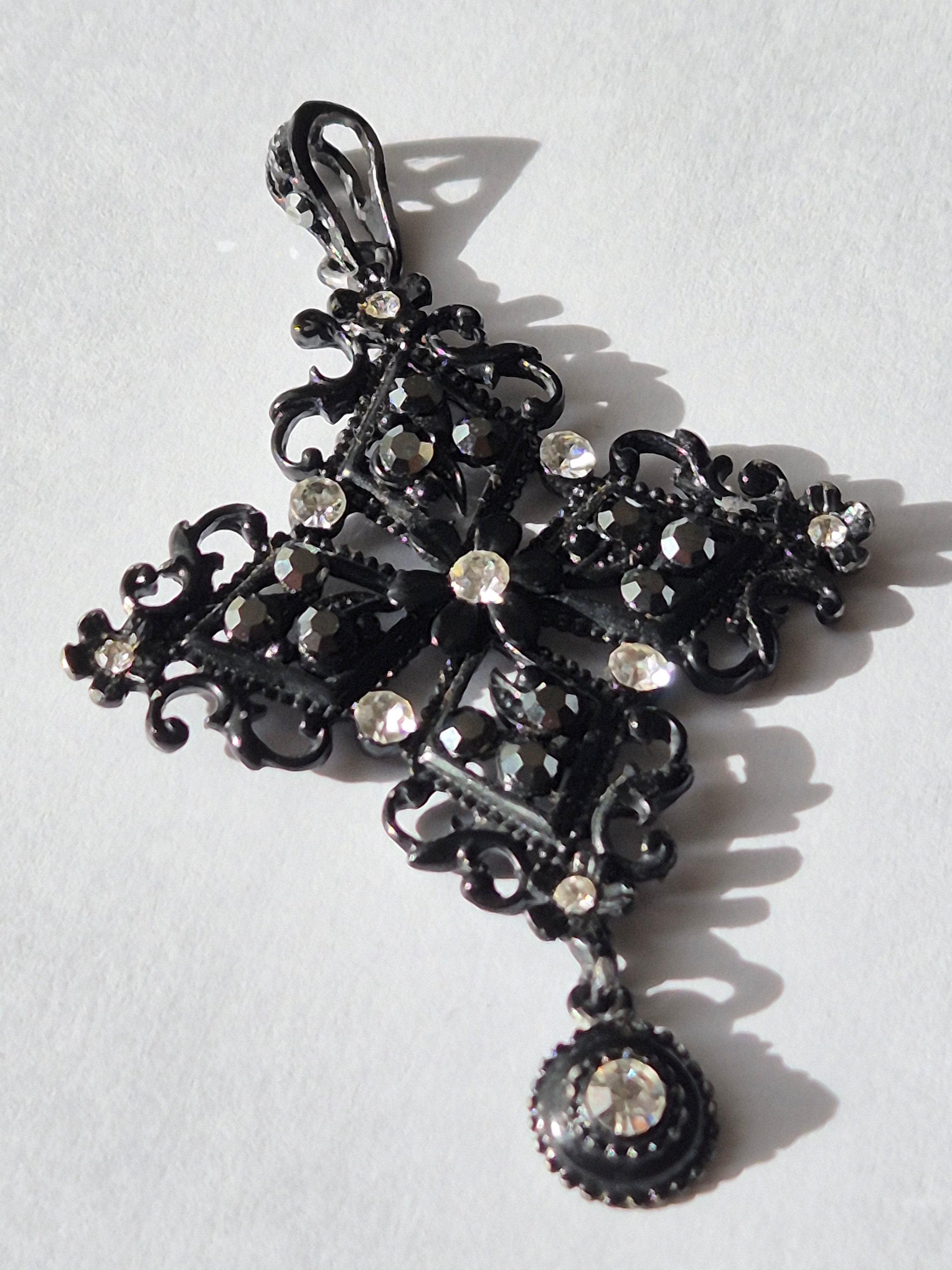 Schwarzer Gothic Kreuz Anhänger mit Strass | 7,6 cm | Gut
