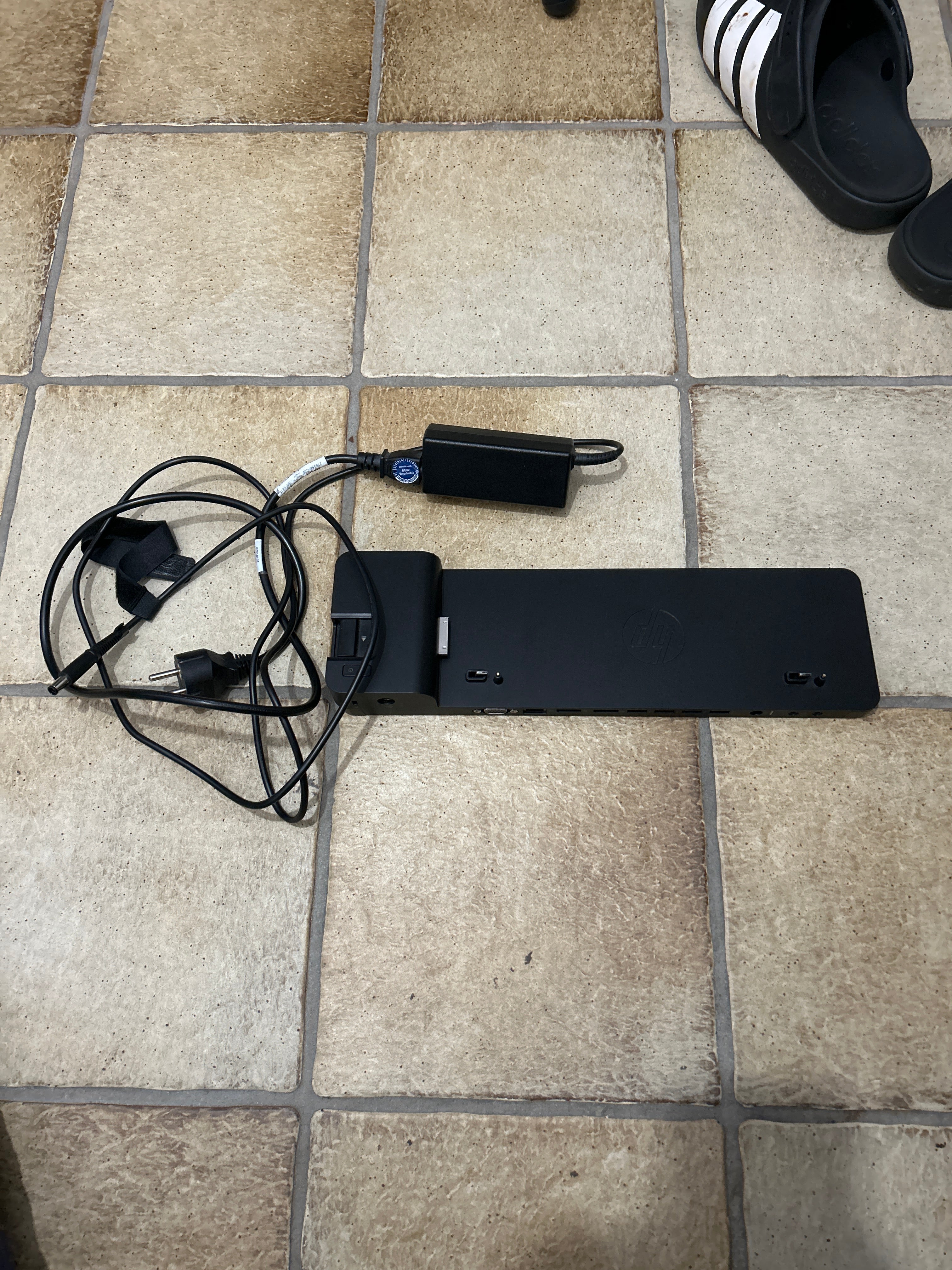 HP UltraSlim Docking Station D9Y32AA Black Compact incl. 65W Power Supply