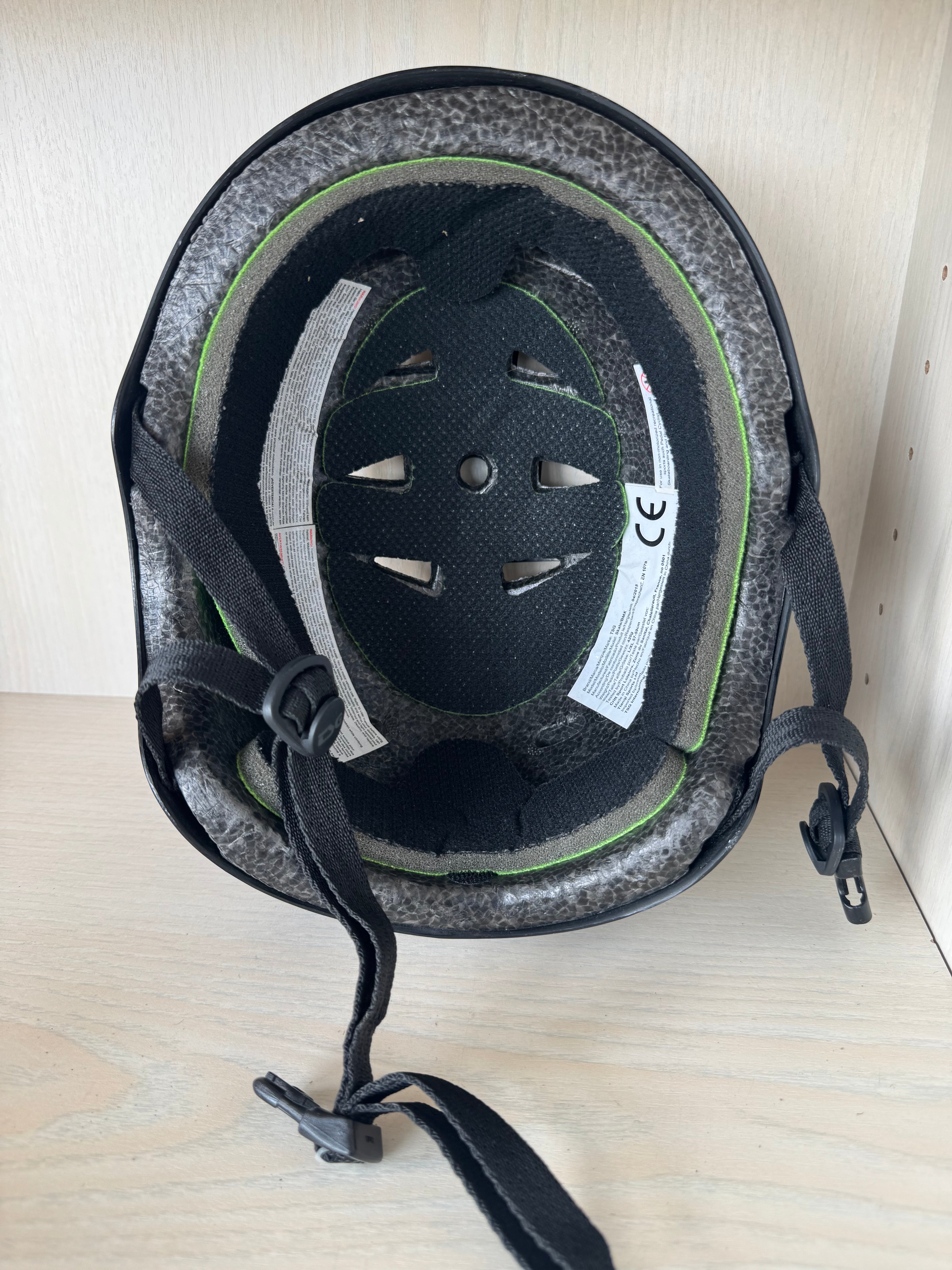 TSG Evolution Skate/BMX Helm – Satin Schwarz, Größe M, starker Gebrauch