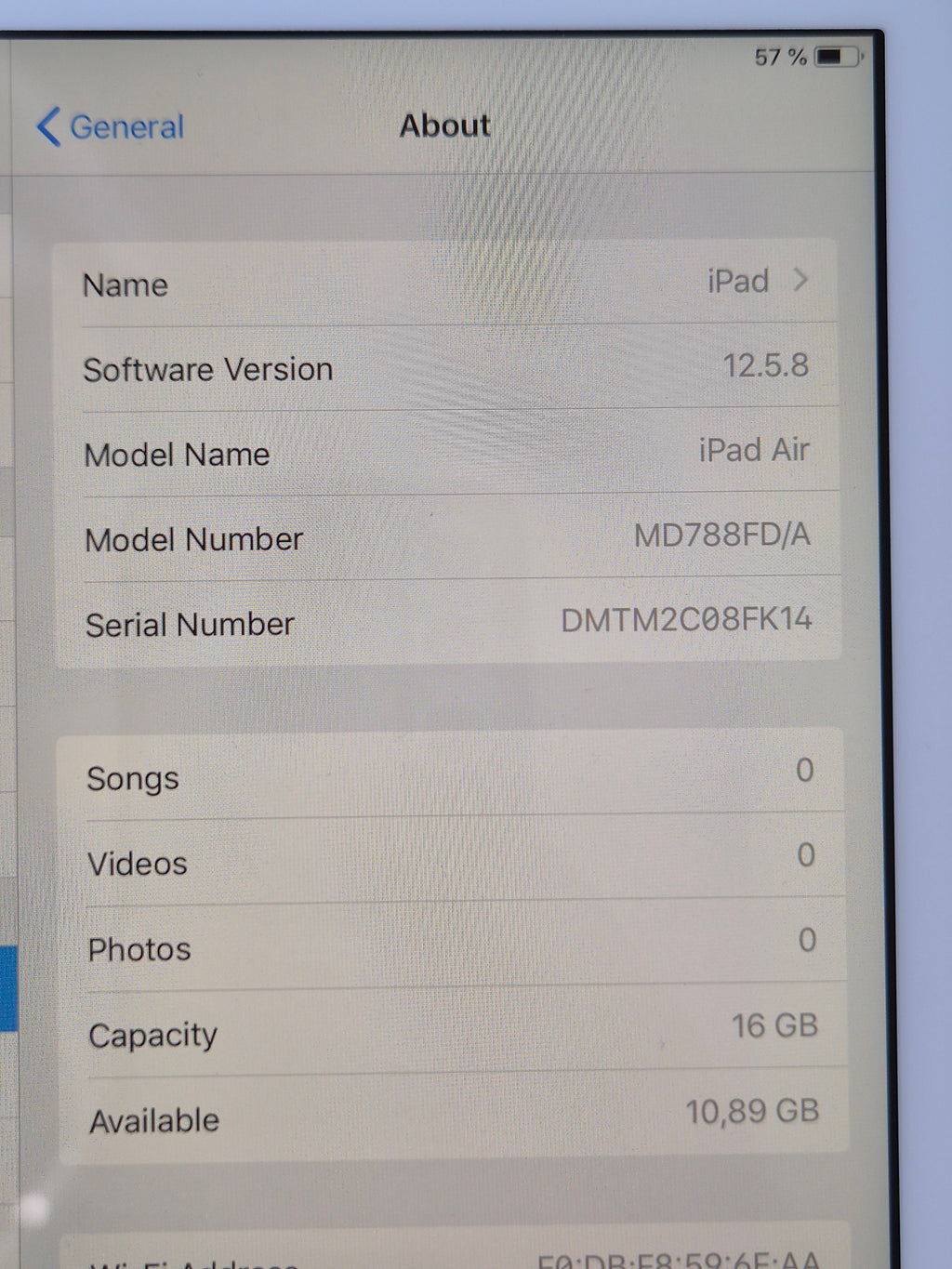 Apple iPad Air 1. Gen 16GB Wi-Fi Silber – Guter Zustand, mit Ladegerät
