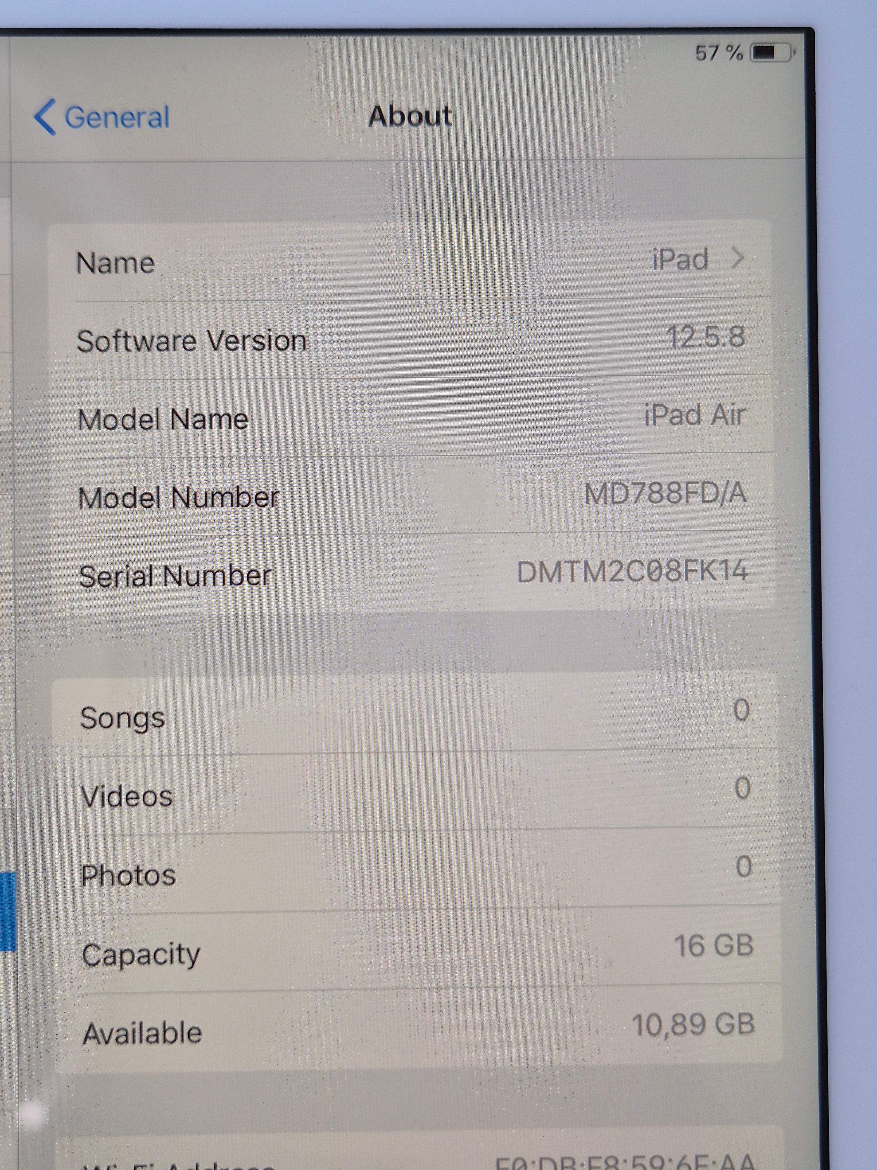 Apple iPad Air 1. Gen 16GB Wi-Fi Silber – Guter Zustand, mit Ladegerät