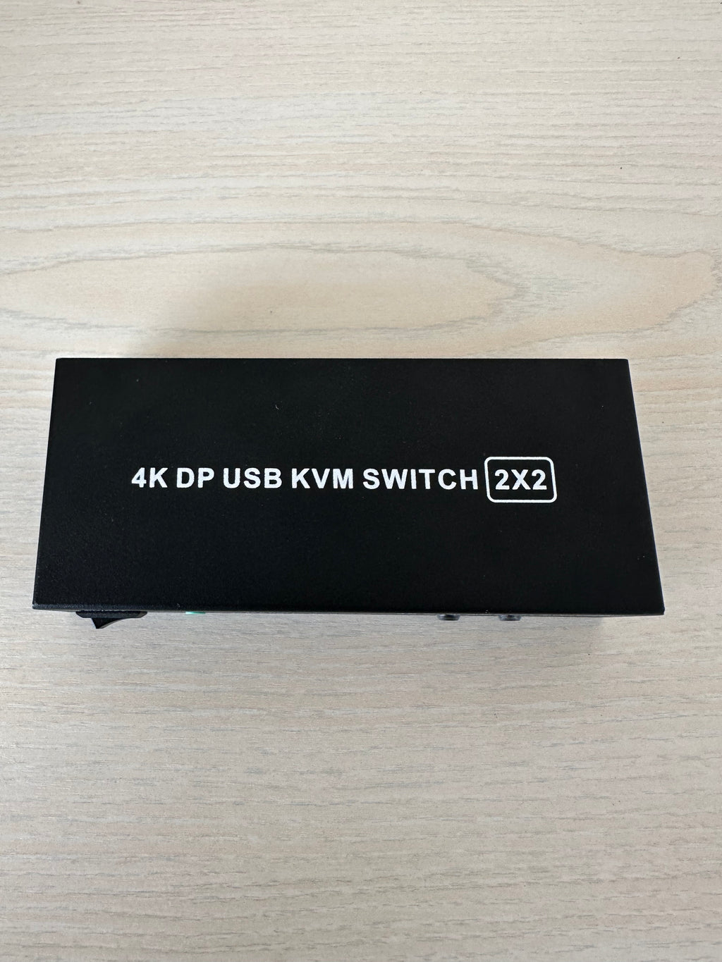 4K Dual DisplayPort 2x2 KVM Switch USB Audio Schwarz Kompakt Sehr Gut