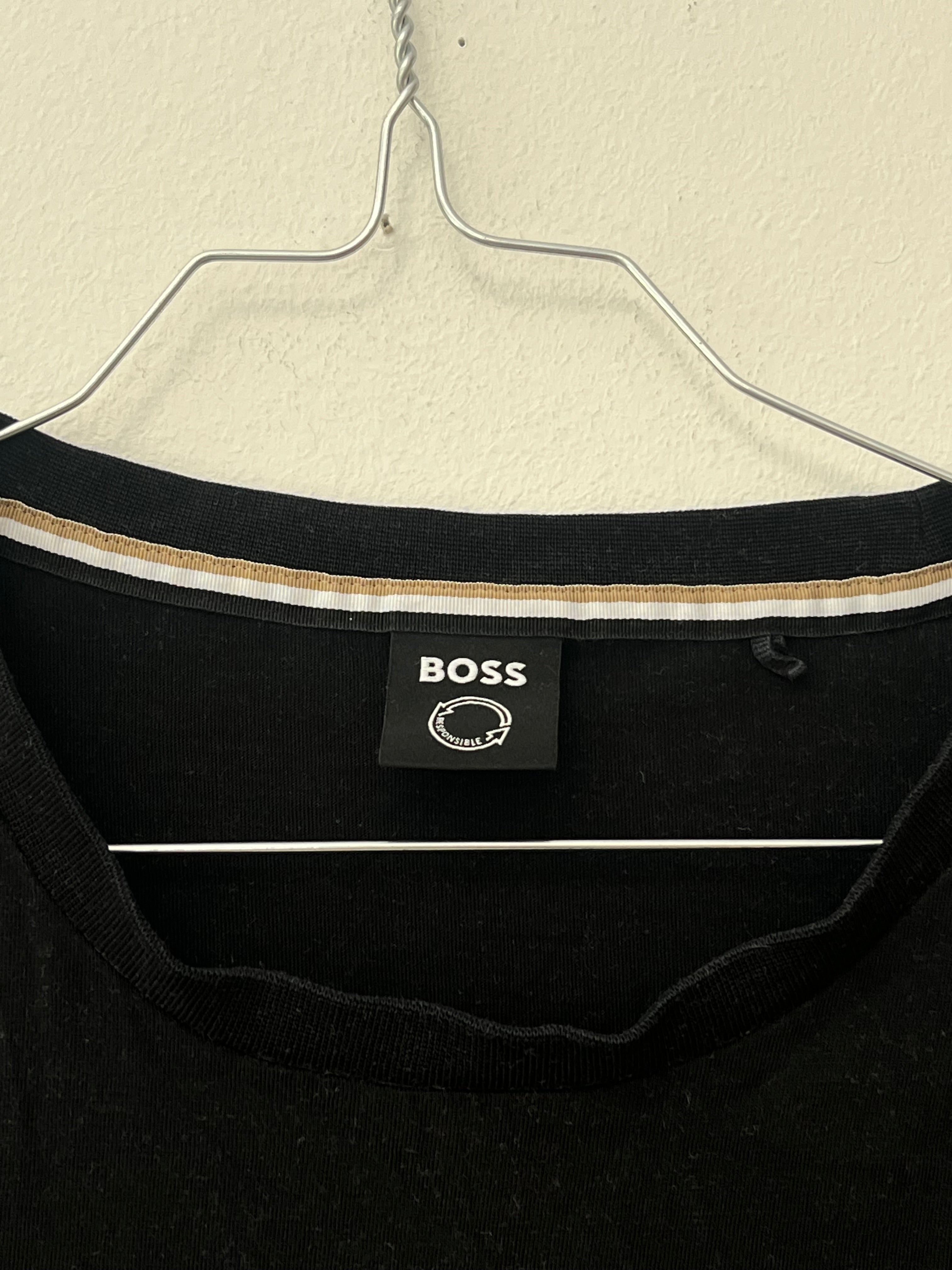 HUGO BOSS Classic Crew Neck T-Shirt – Black, Size M, Very Good Condition