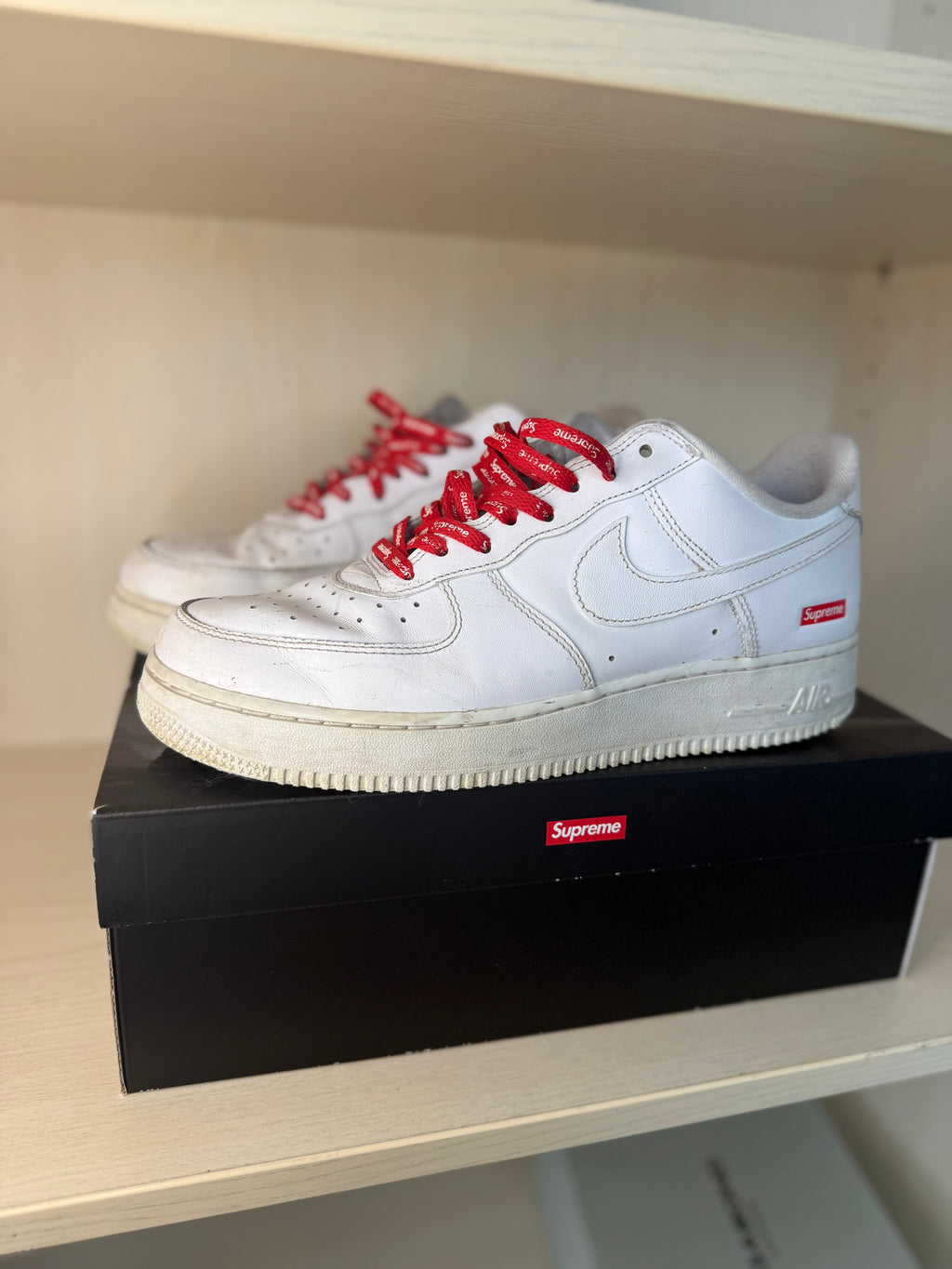 Supreme x Nike Air Force 1 Low Weiß EU 43 – gebraucht, Box Logo