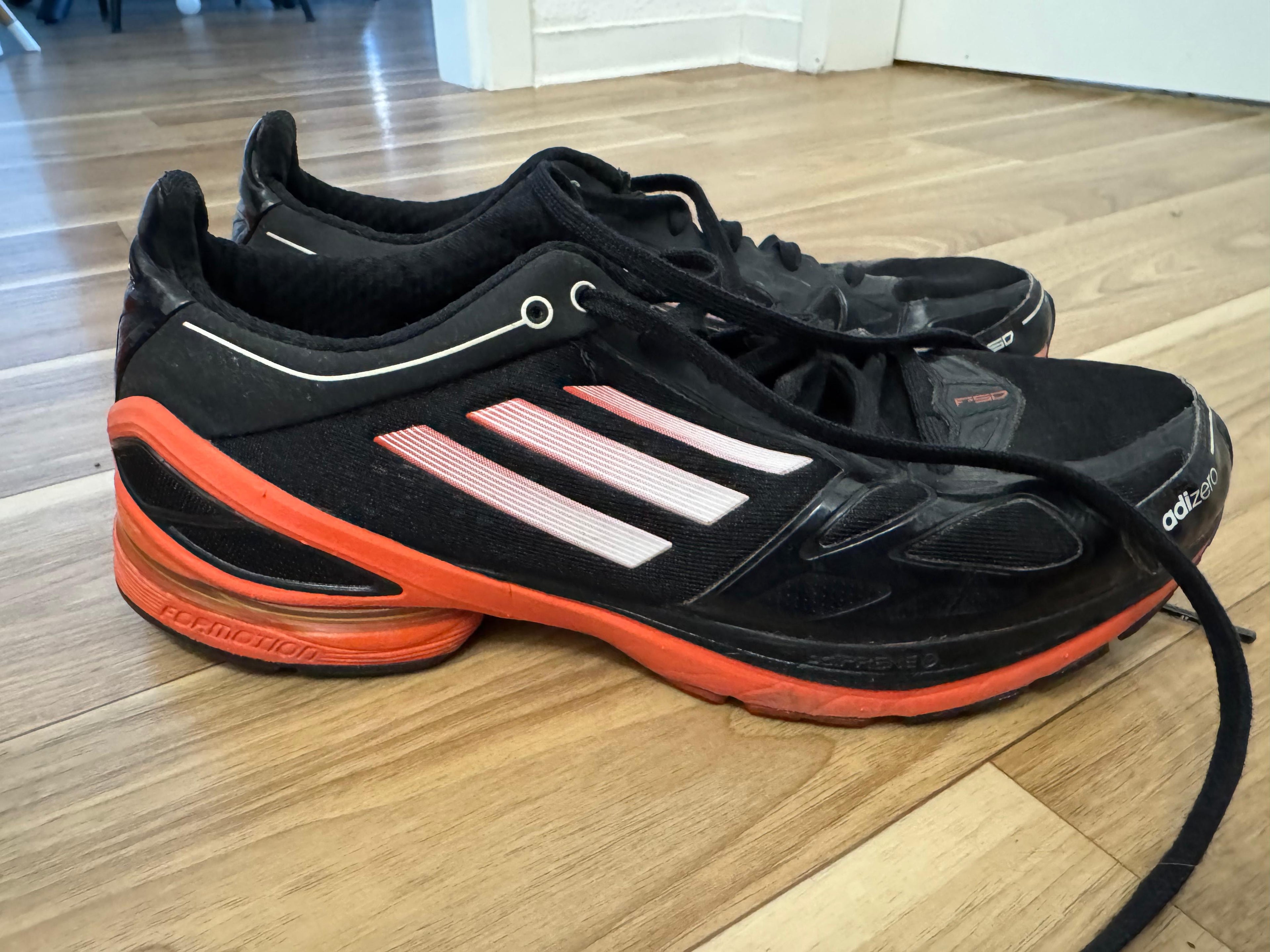 Adidas Adizero Laufschuh - EU 42.5 - Schwarz/Rot - Gebraucht