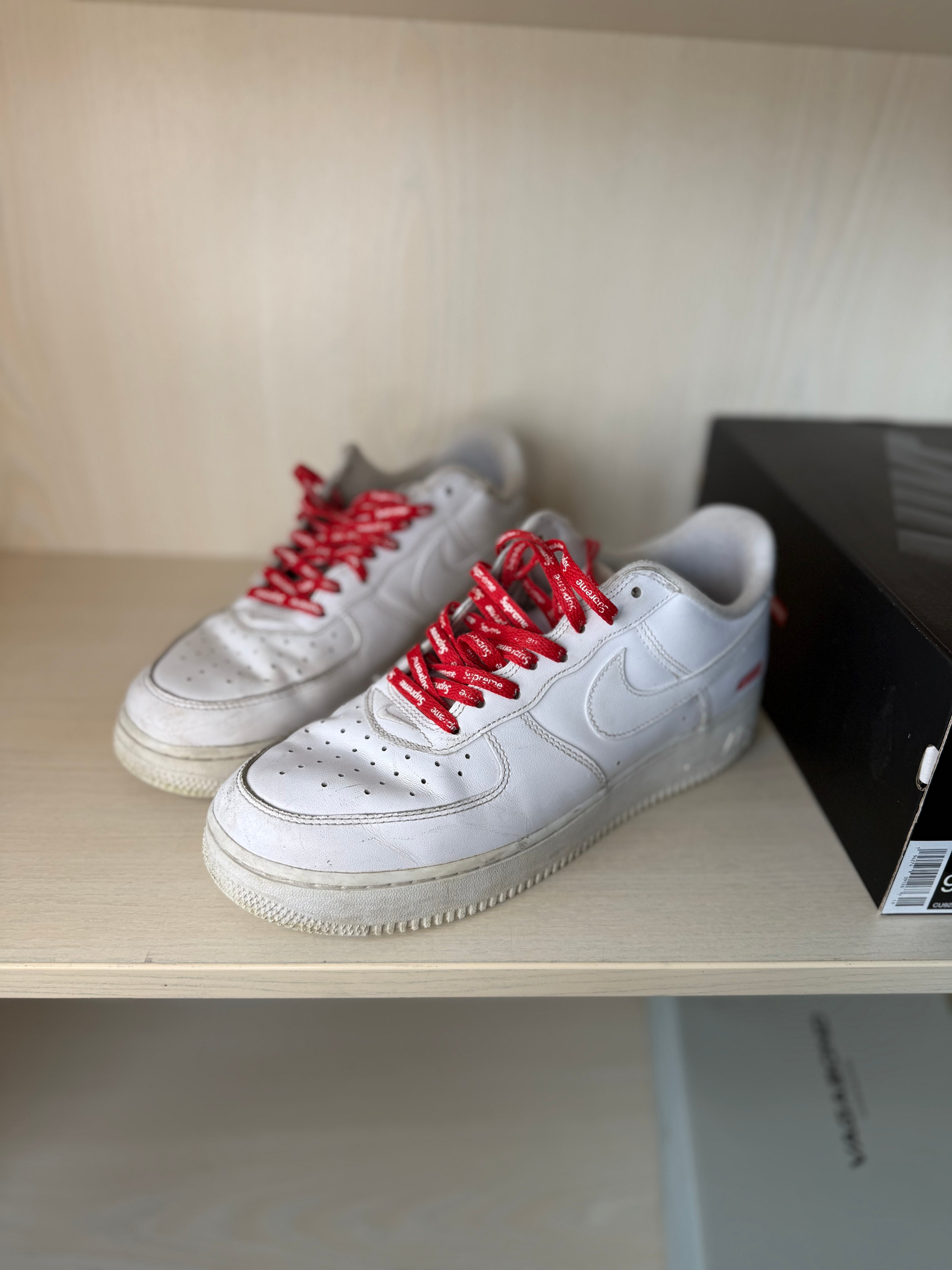 Supreme x Nike Air Force 1 Low Weiß EU 43 – gebraucht, Box Logo