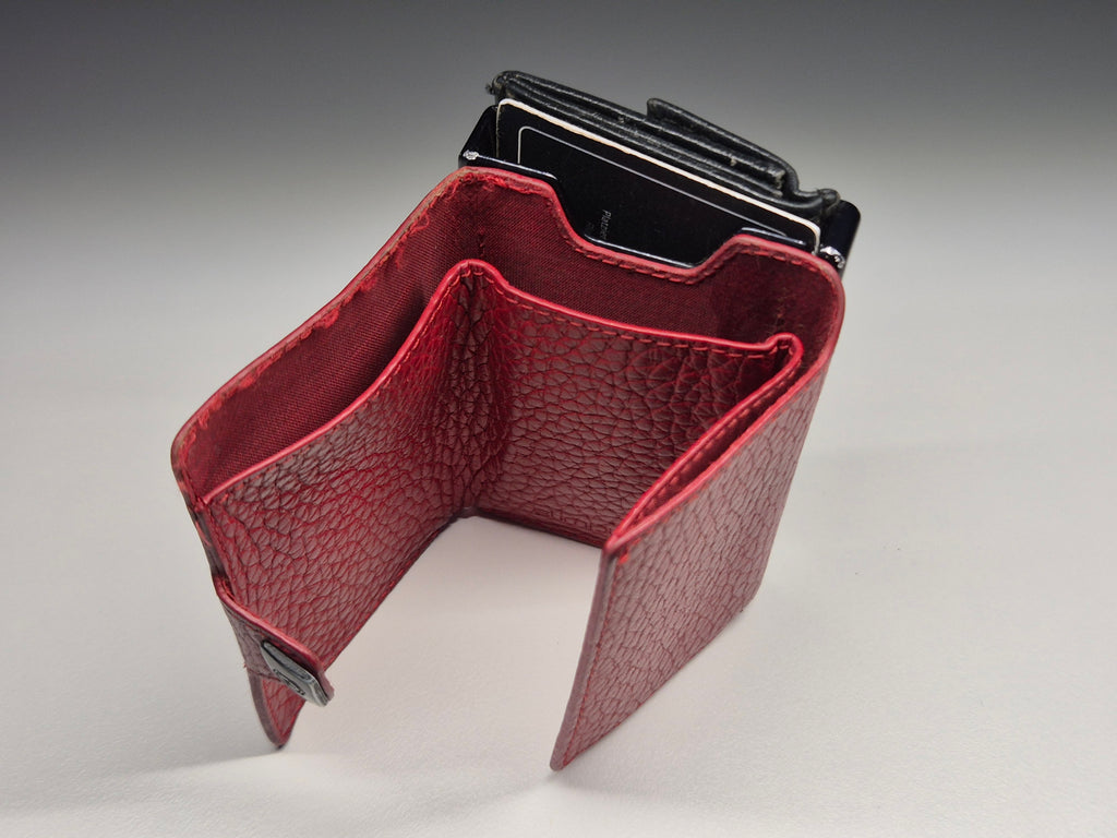 ZNAP Slim Wallet – Black/Red, Standard Trifold Leather, Normal Use