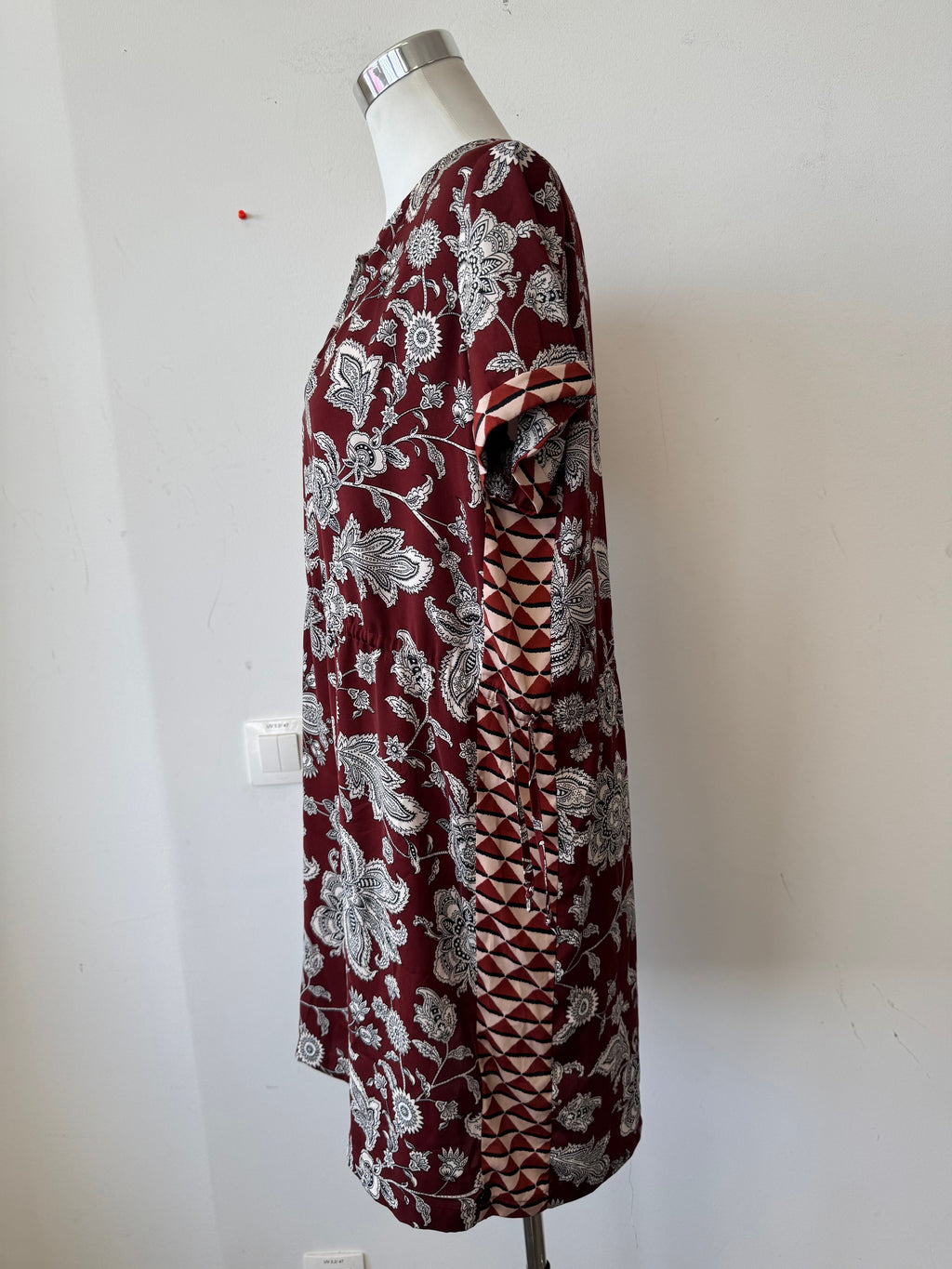 Scotch & Soda Maison Scotch Kleid – S, 100% Polyester, Wein/Weiß, Sehr gut