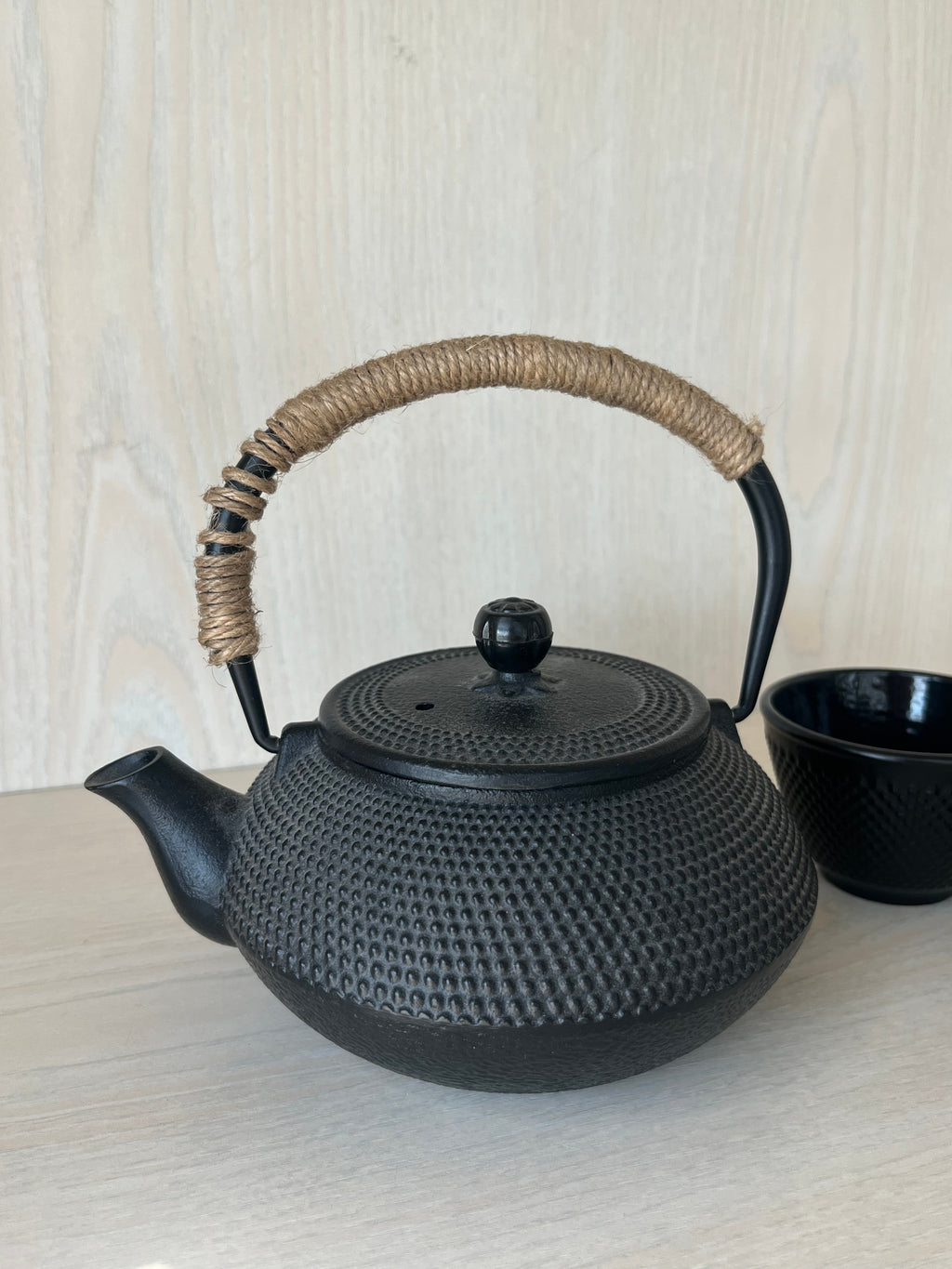 Generic Cast Iron Teapot Japanese Style Black with Strainer & 2 Teacups, Very Good