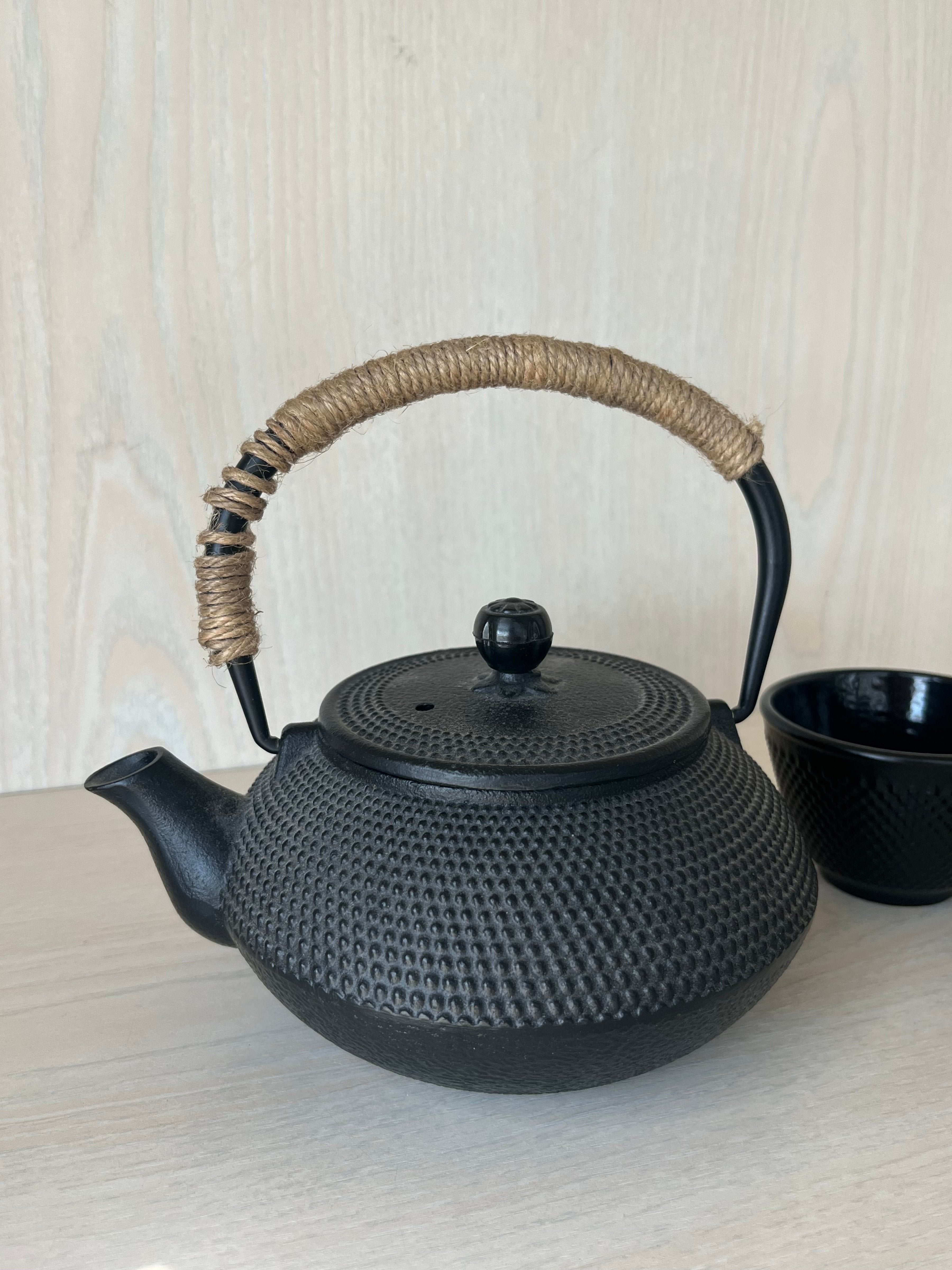 Generic Cast Iron Teapot Japanese Style Black with Strainer & 2 Teacups, Very Good