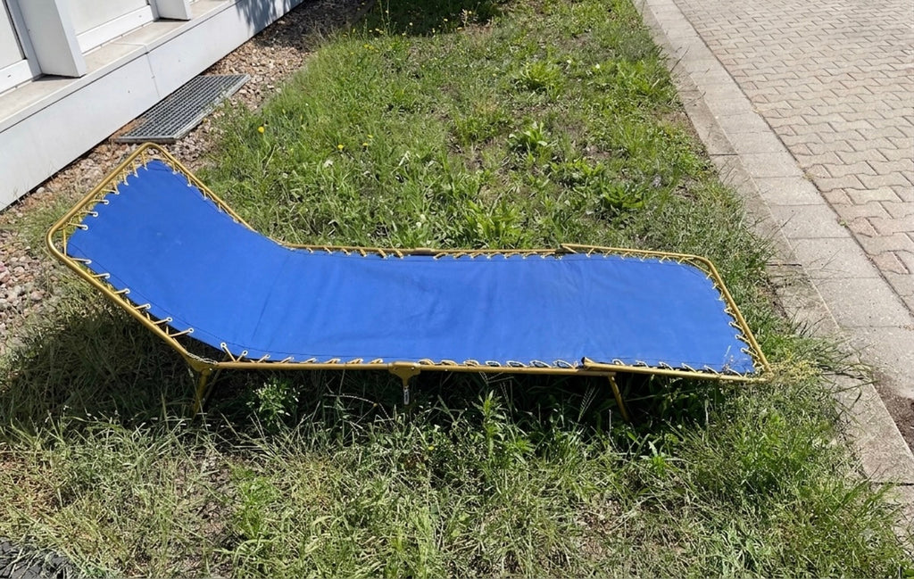 Vintage Lafuma Liegestuhl, Blau/Gold, Sehr Gut, 194x63 cm, 2 Stück verfügbar