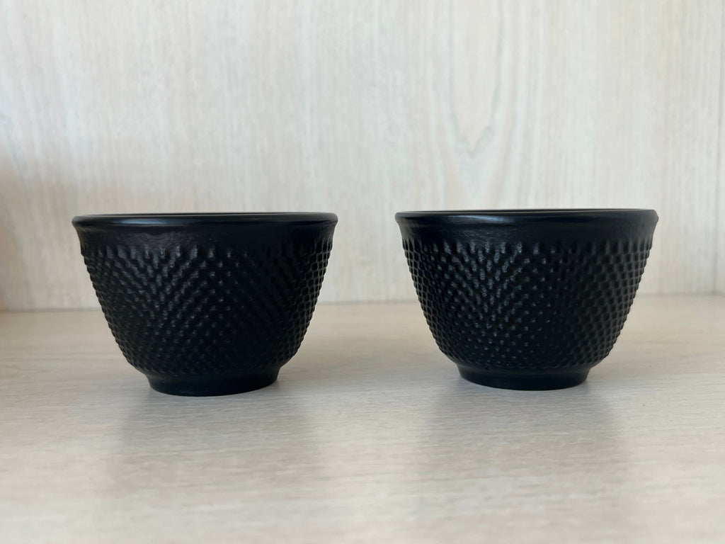 Generic Cast Iron Teapot Japanese Style Black with Strainer & 2 Teacups, Very Good