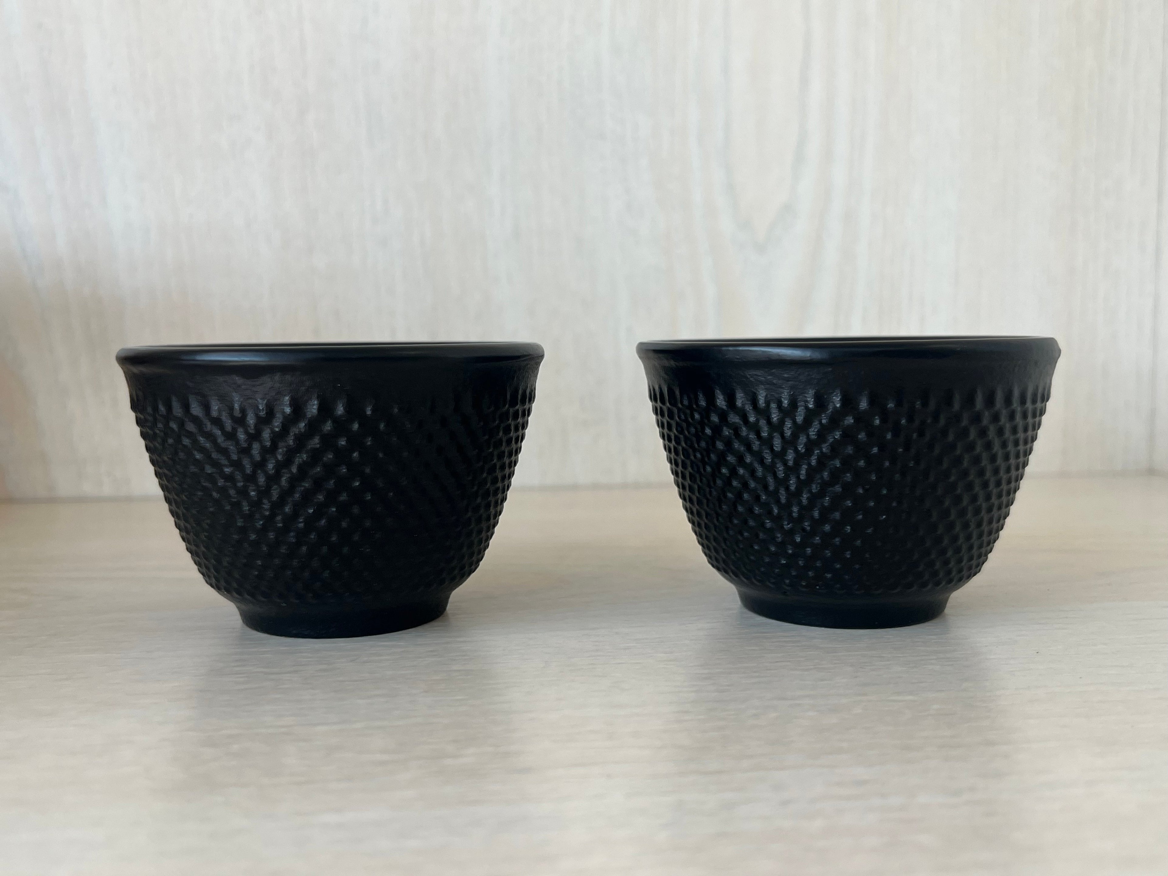 Generic Cast Iron Teapot Japanese Style Black with Strainer & 2 Teacups, Very Good