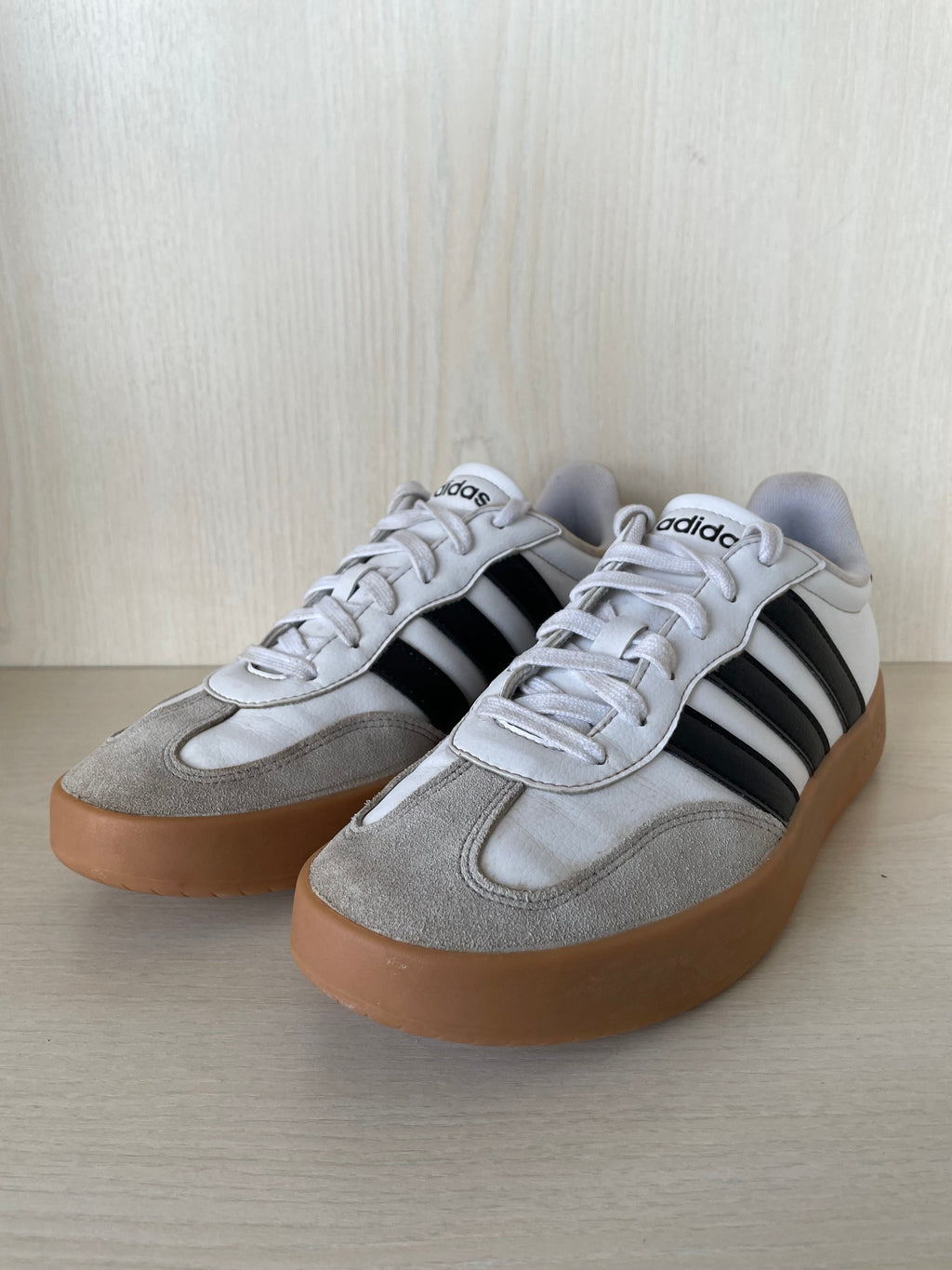 Adidas Barreda Weiß/Schwarz EU 42 Sneaker – Sehr guter Zustand