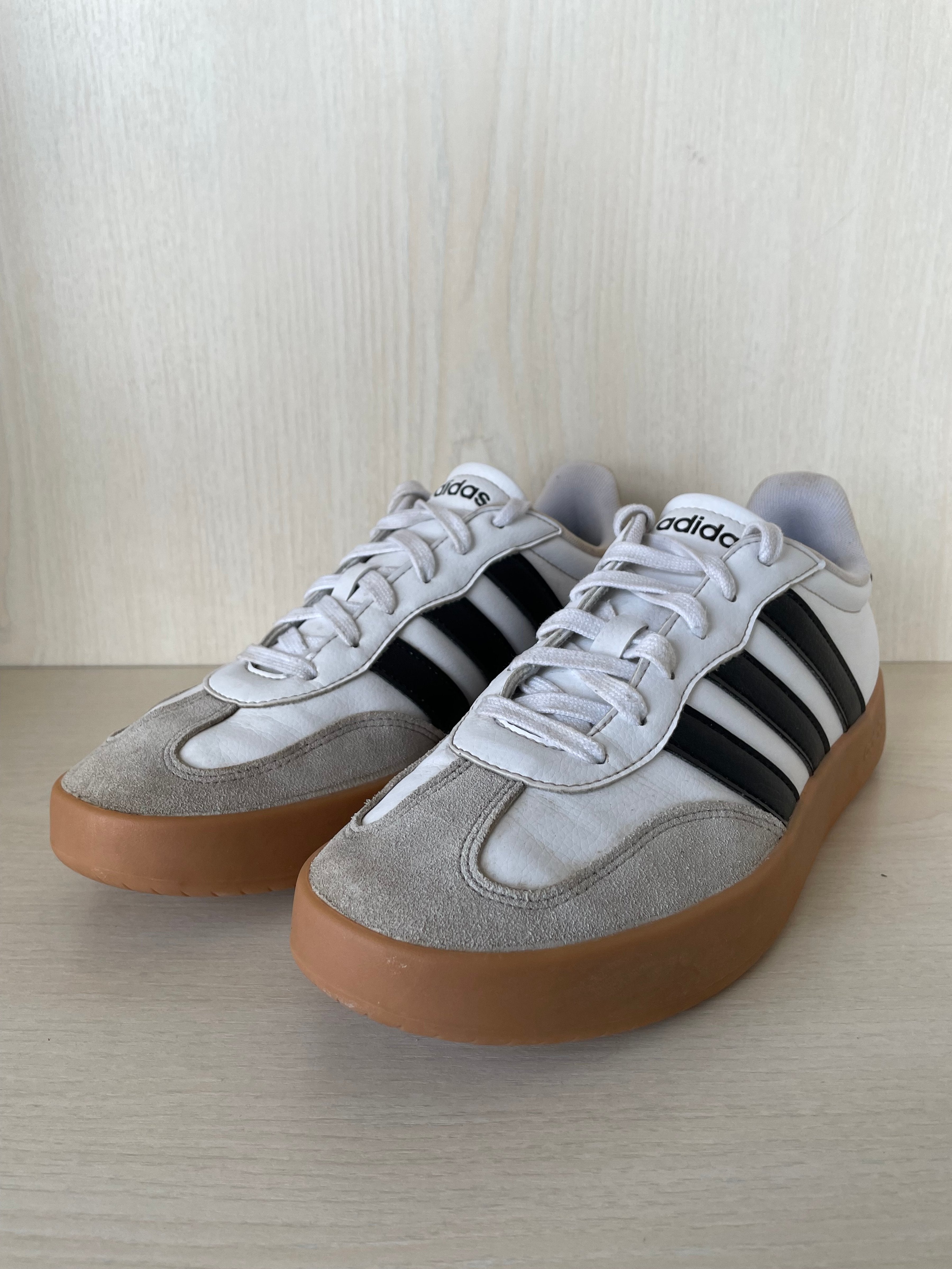 Adidas Barreda Weiß/Schwarz EU 42 Sneaker – Sehr guter Zustand