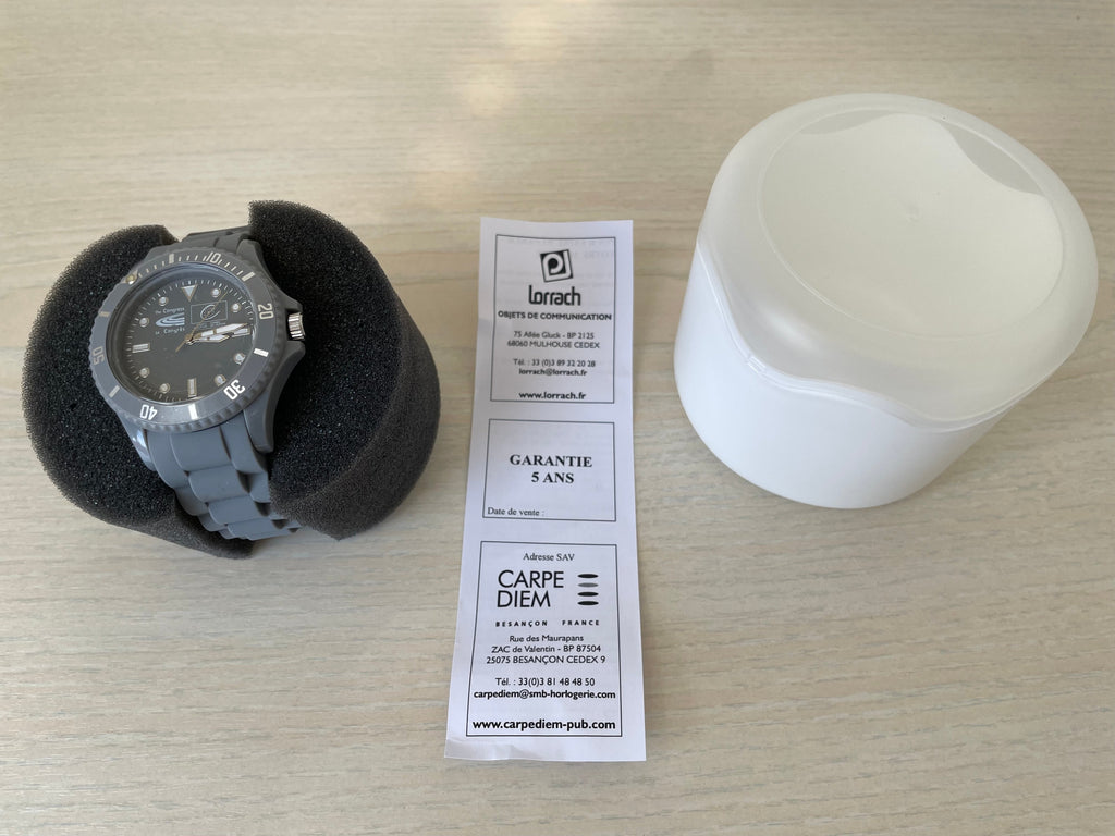 Adee Kaye Herren-Uhr Grau Silikonband Neu