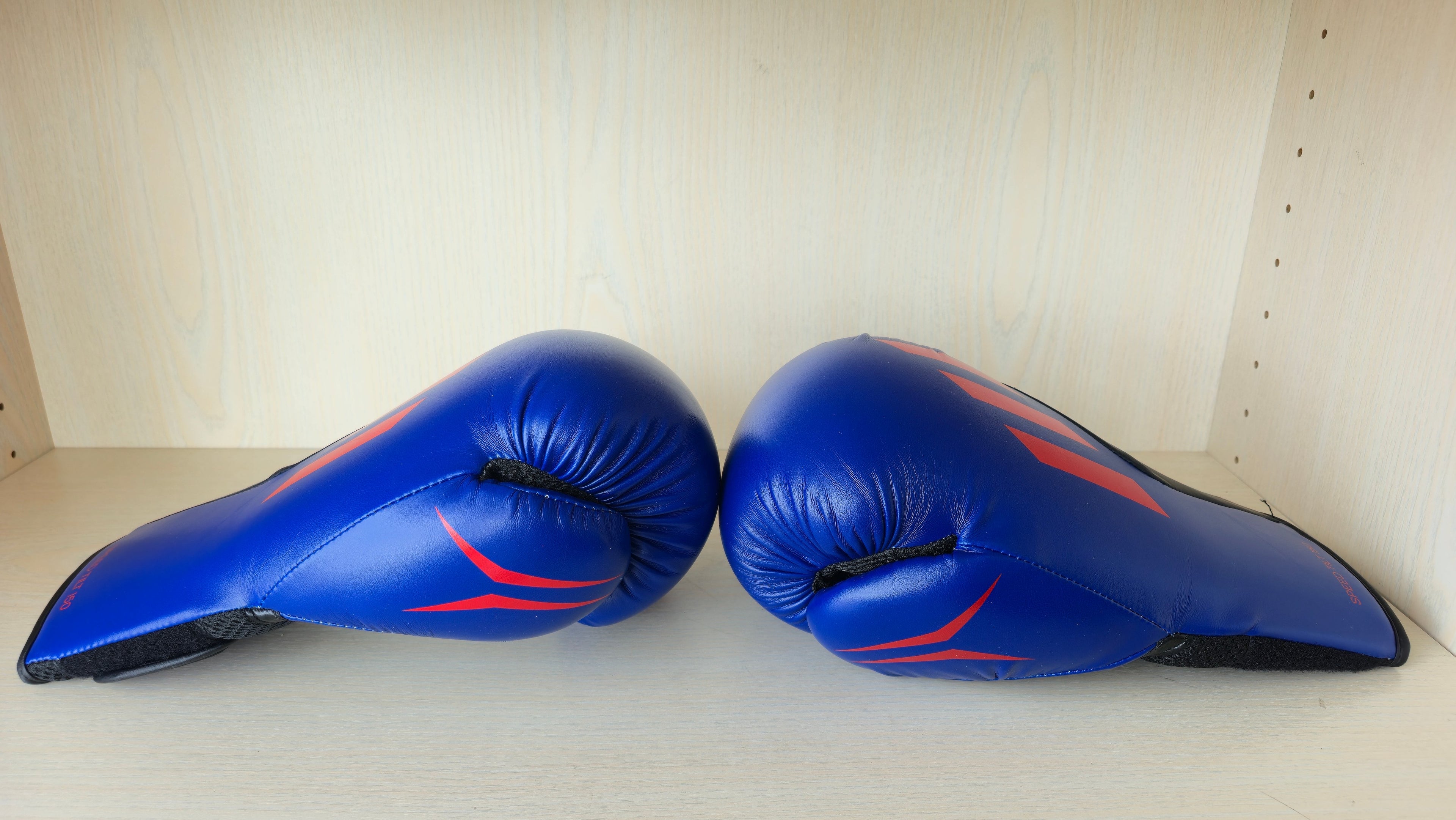 Adidas Speed Tilt 150 Boxing Gloves Medium Dark Blue/Red – Good Condition