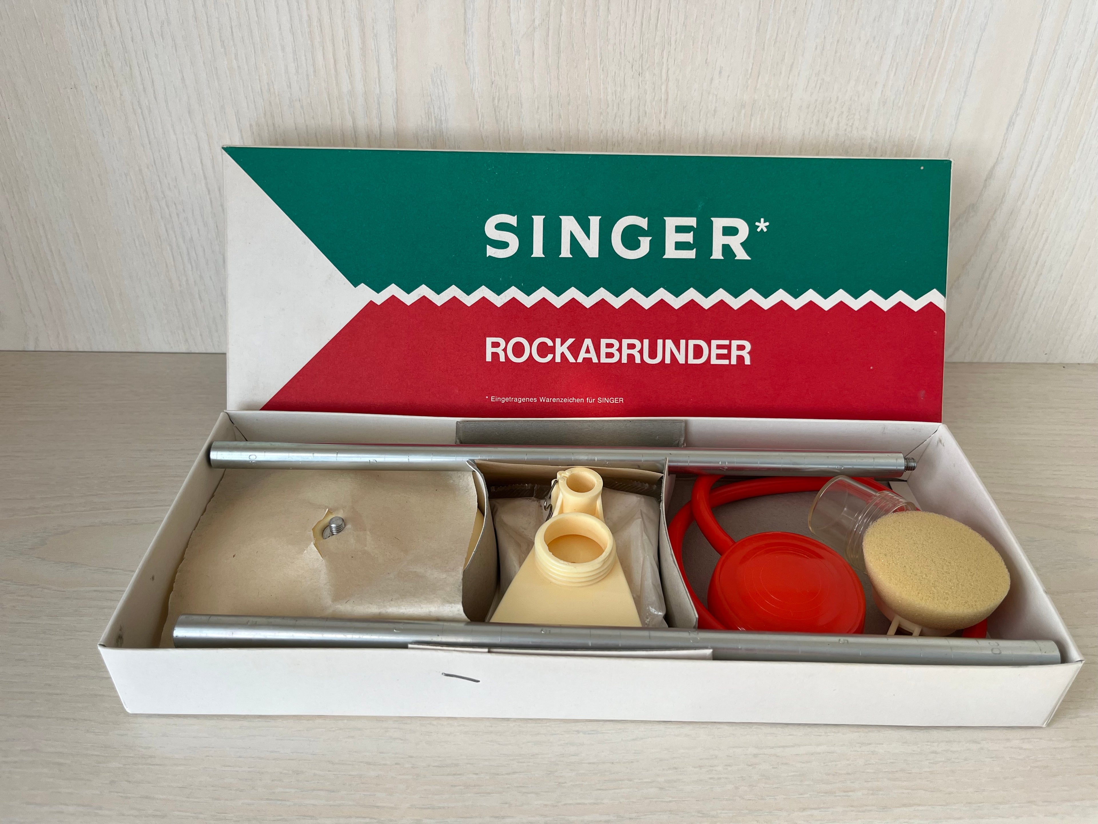 Singer Rockabrunder Hemming Tool, Multicolor, Compact, Very Good Condition