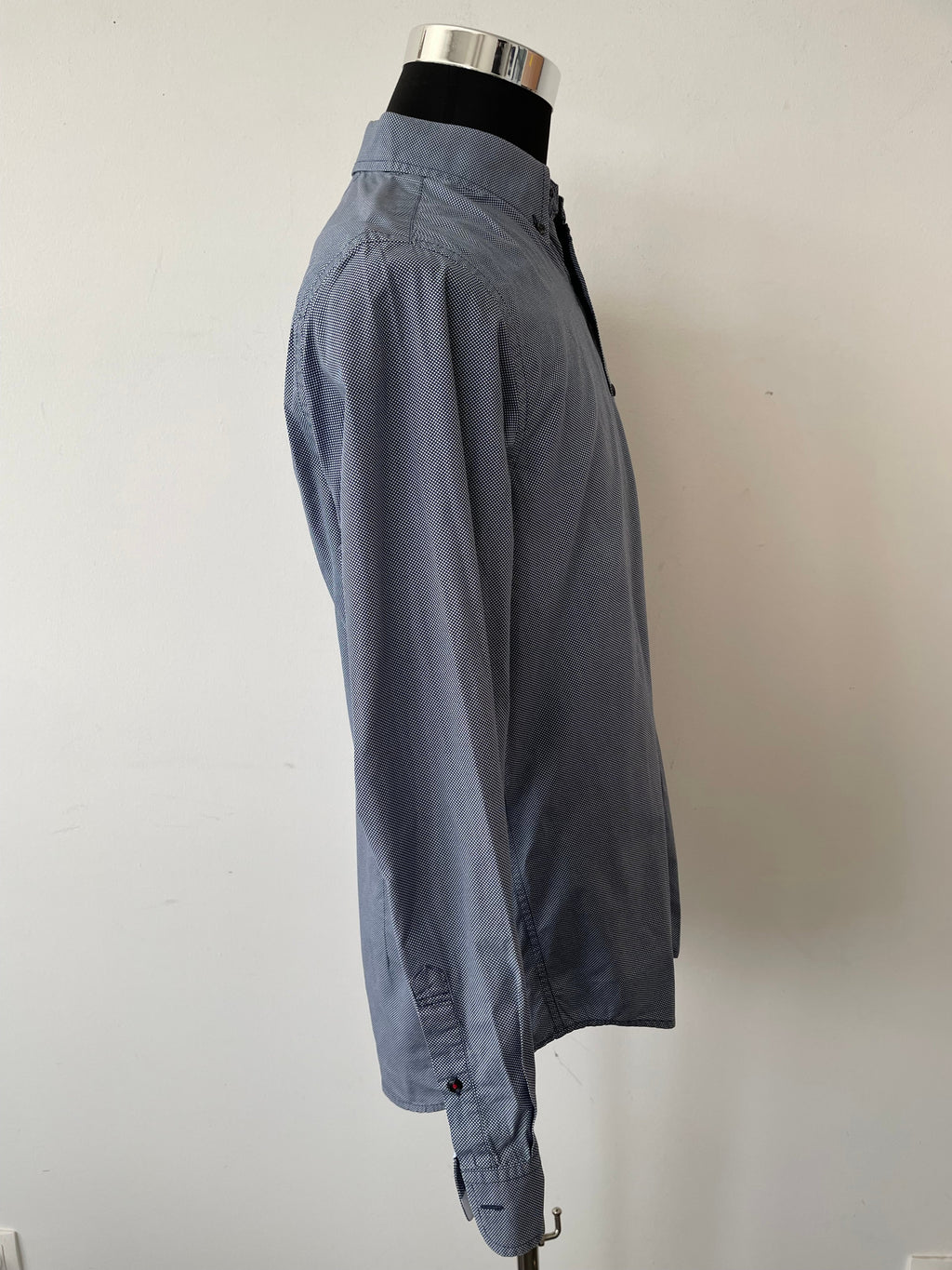 Tommy Hilfiger Men's Slim Fit Blue Shirt, Size M, Very Good Condition