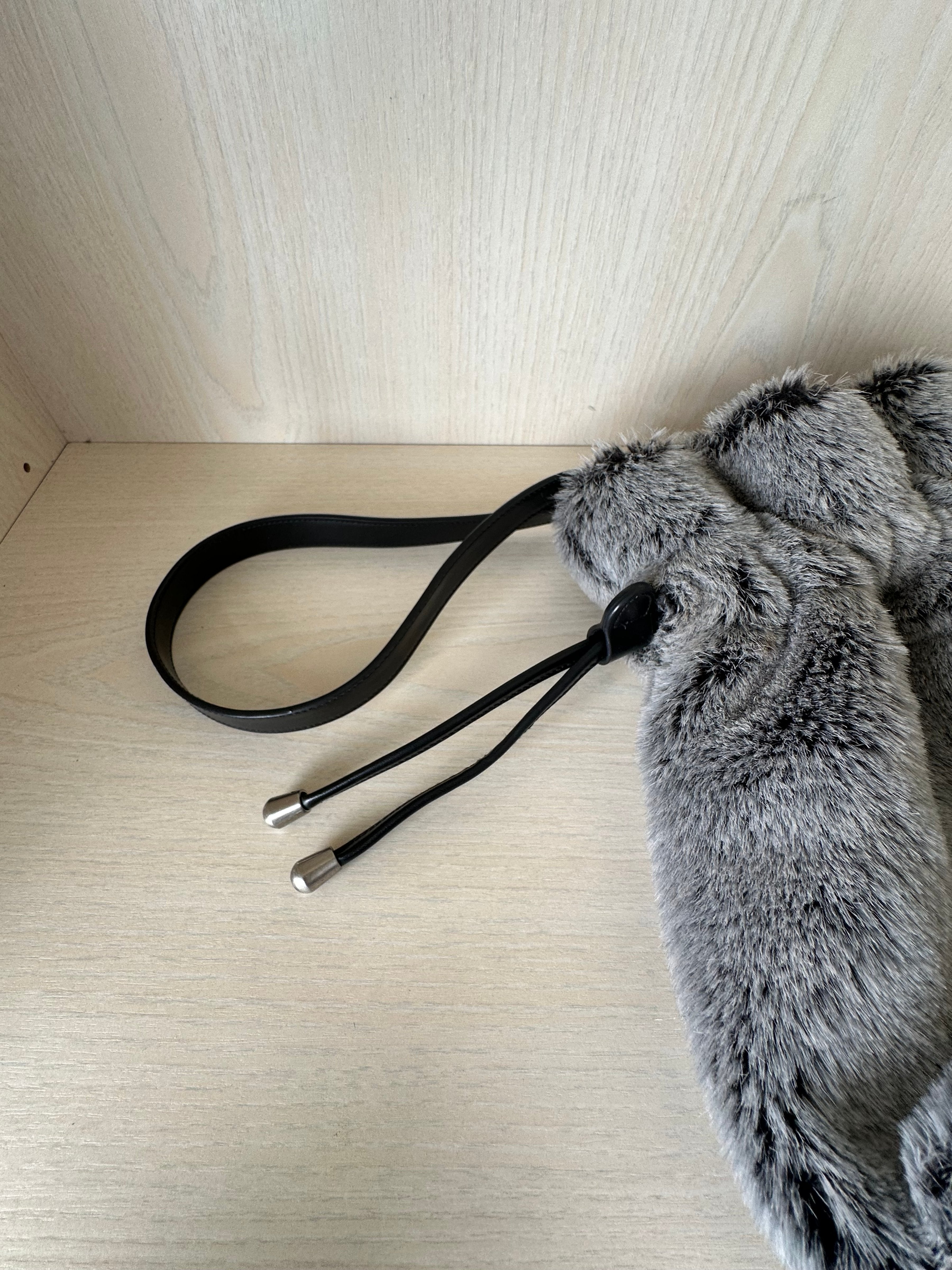 Esprit Faux Fur Tote Bag, Wie Neu, Mittel, Beige, 31x25x28 cm