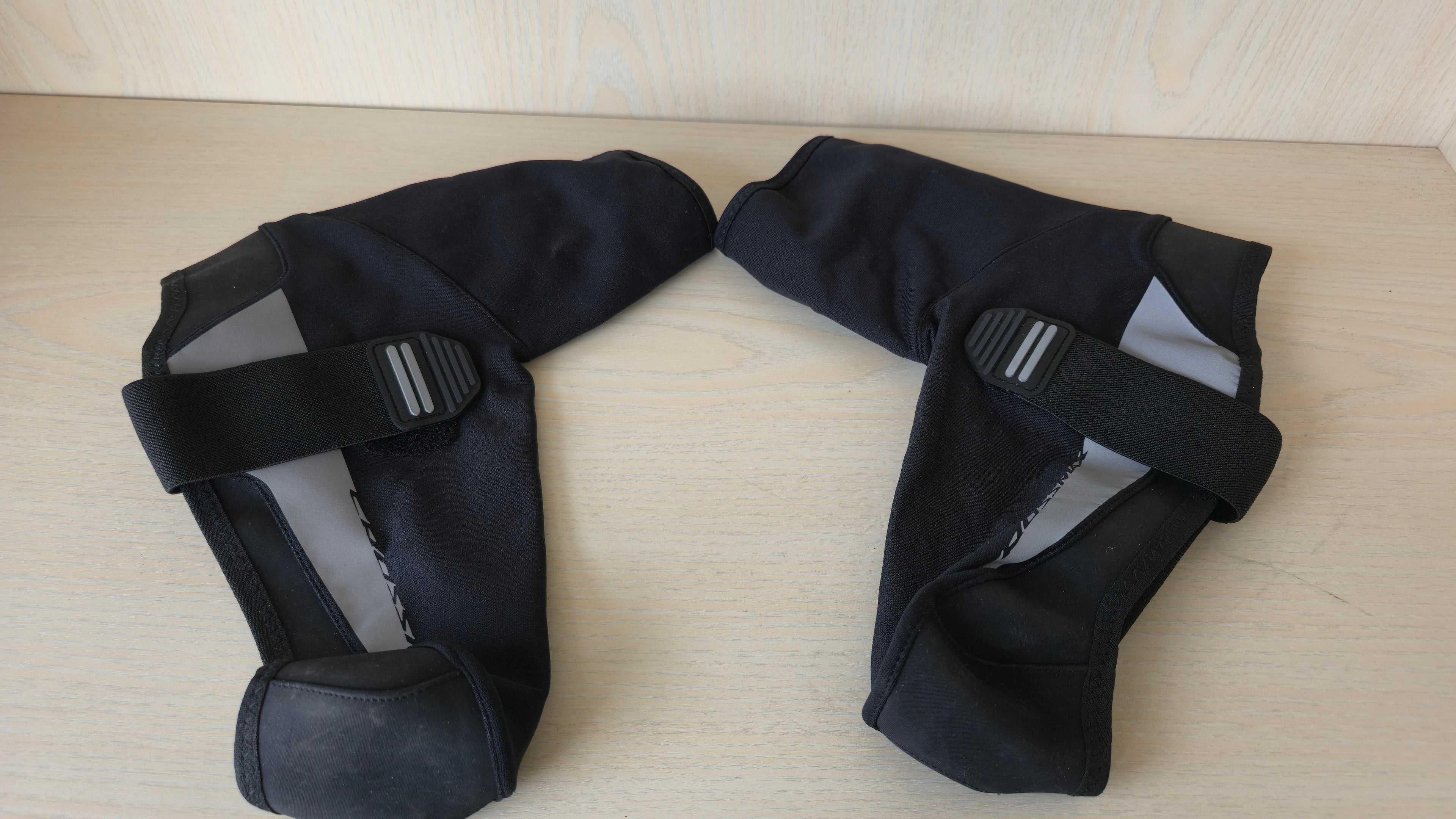 Mavic Cycling Overshoes Large Black Waterproof Warm Very Good Condition