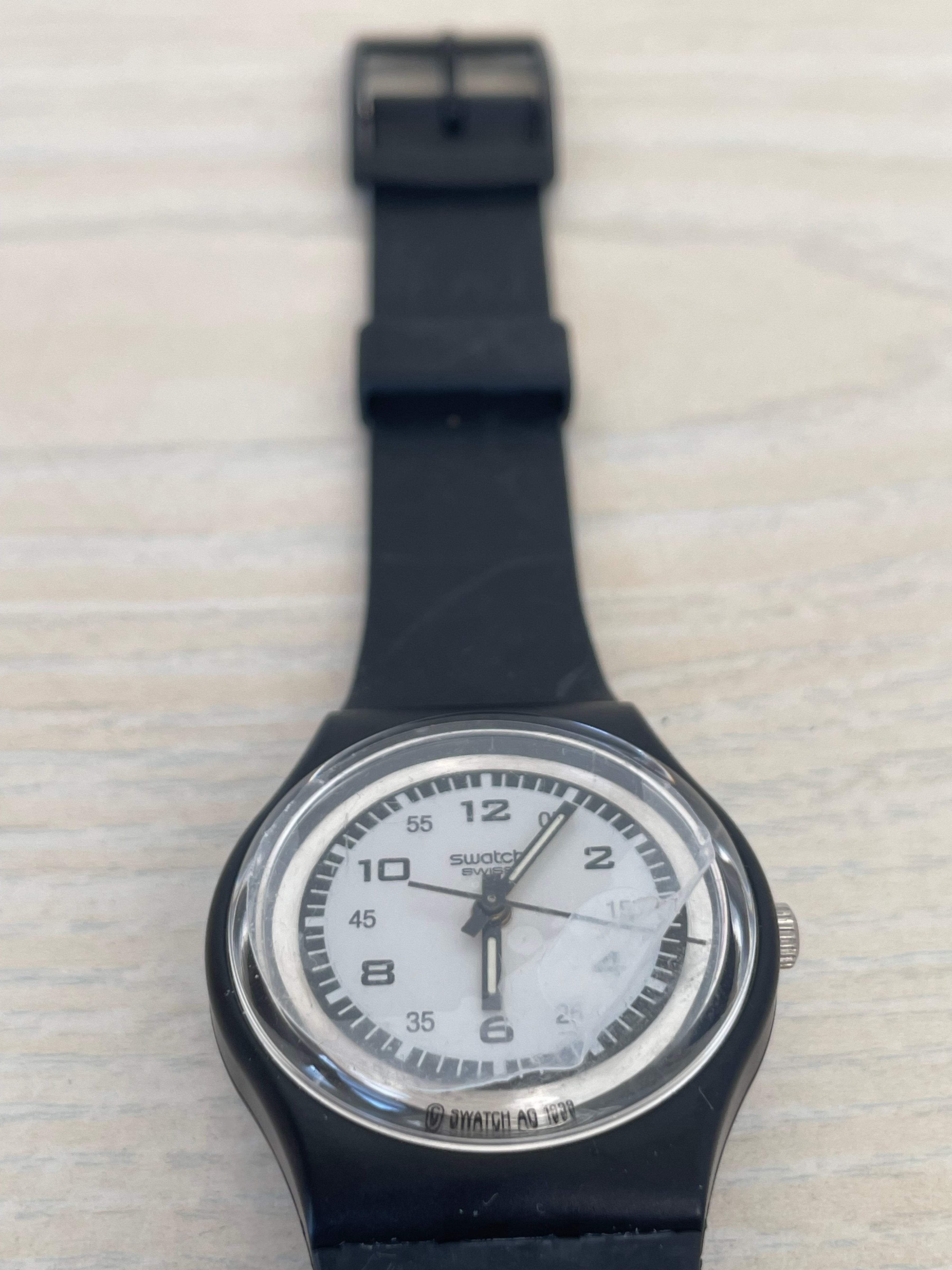 Swatch Uhr GB417 Turnover, 34mm, Sehr Gut, Batterien inkl., Kratzer am Band