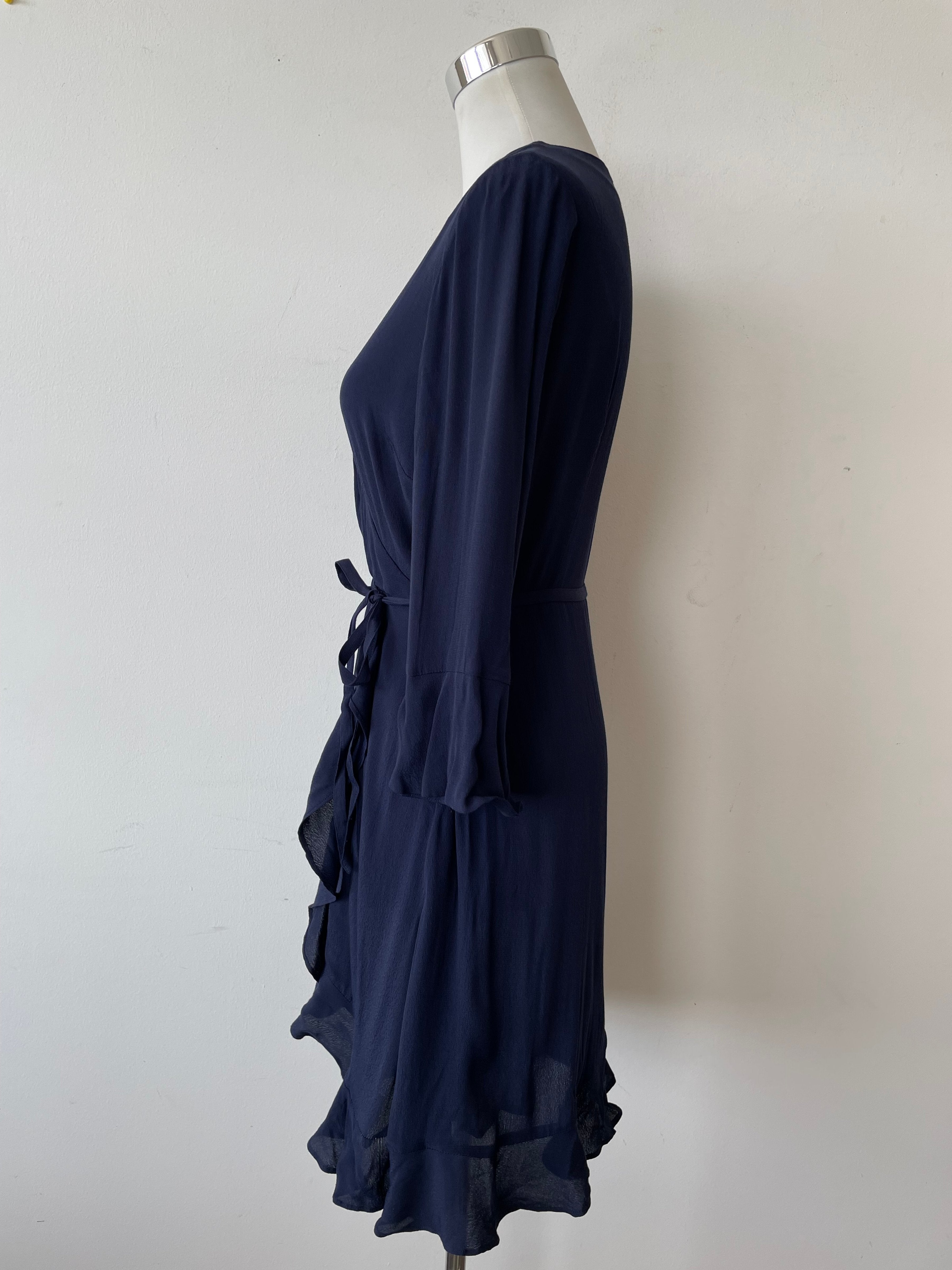 NIKKIE „Ruched Wrap“ Kleid Navy Größe 38 EU / M – Sehr Guter Zustand