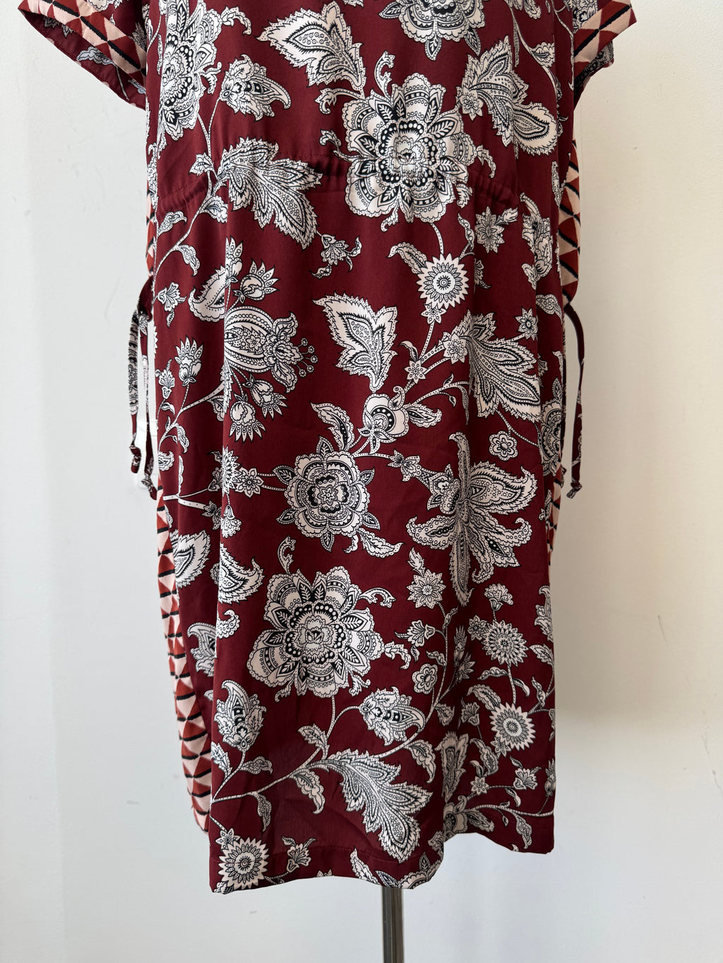 Scotch & Soda Maison Scotch Kleid – S, 100% Polyester, Wein/Weiß, Sehr gut