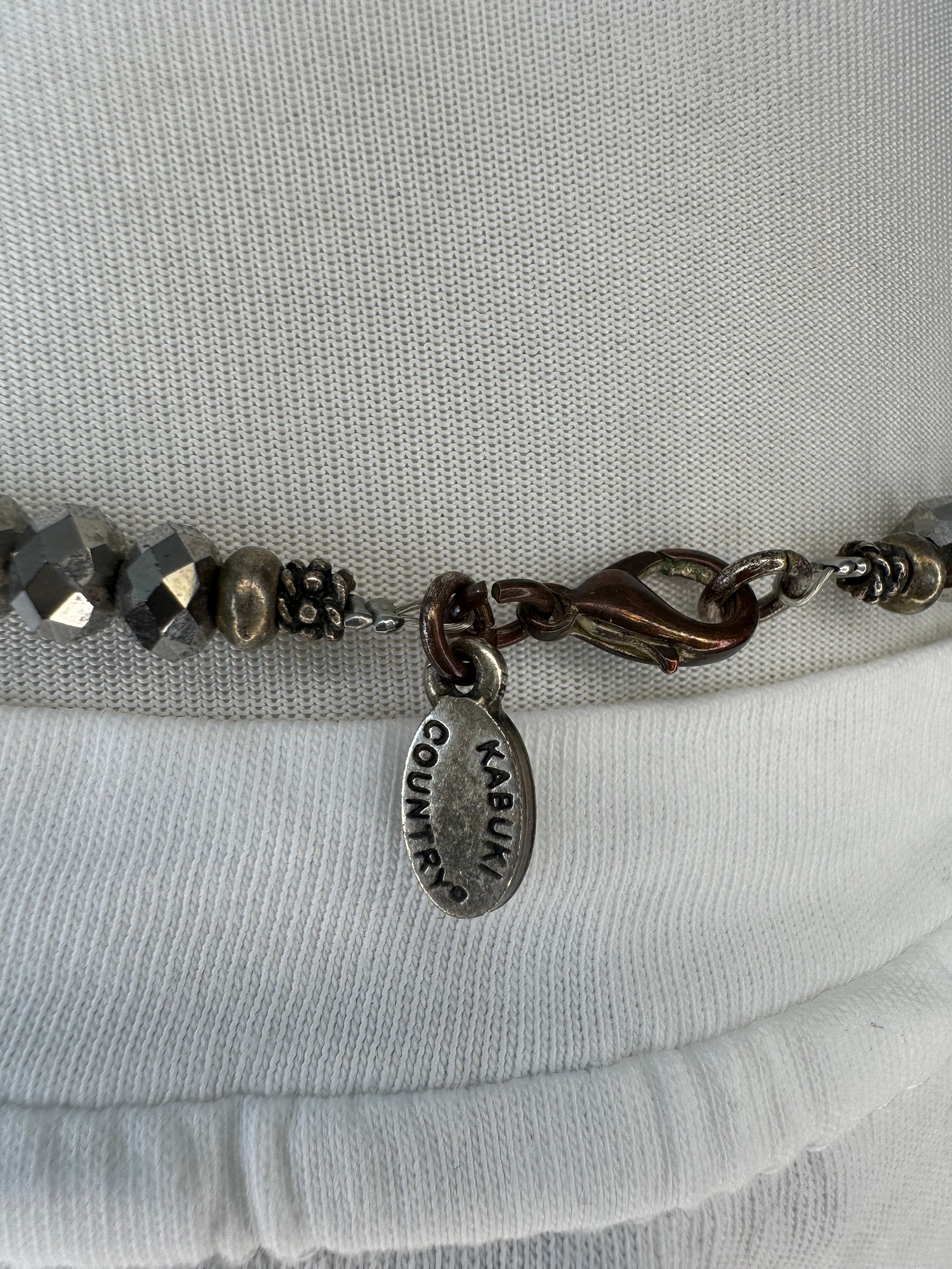 Kabuki Country Necklace with Angel Wing Pendant, Silver, 76 cm, Good Condition