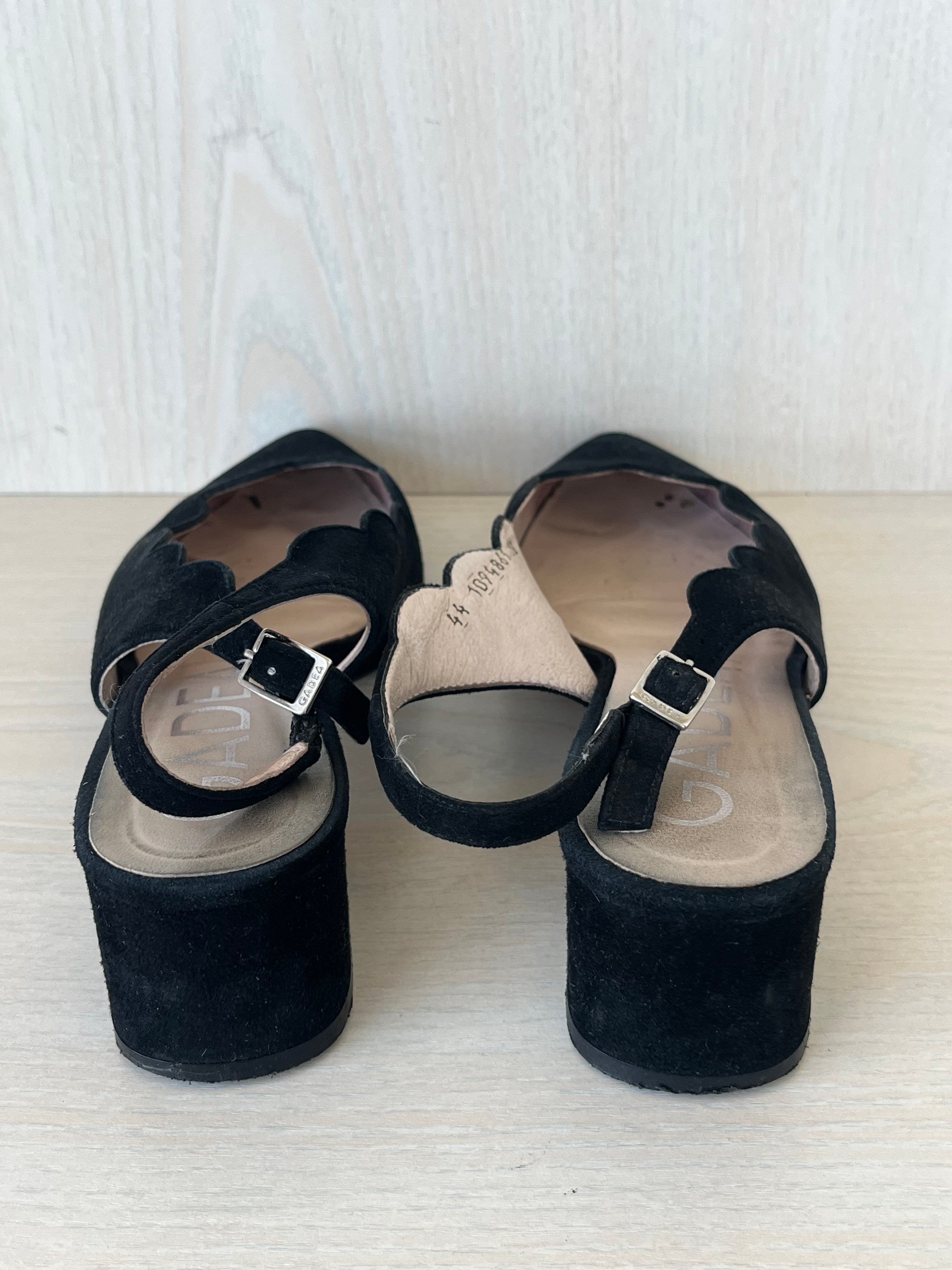 Gadea Black Suede Scalloped Slingback Heels EU 38 - Very Good Condition
