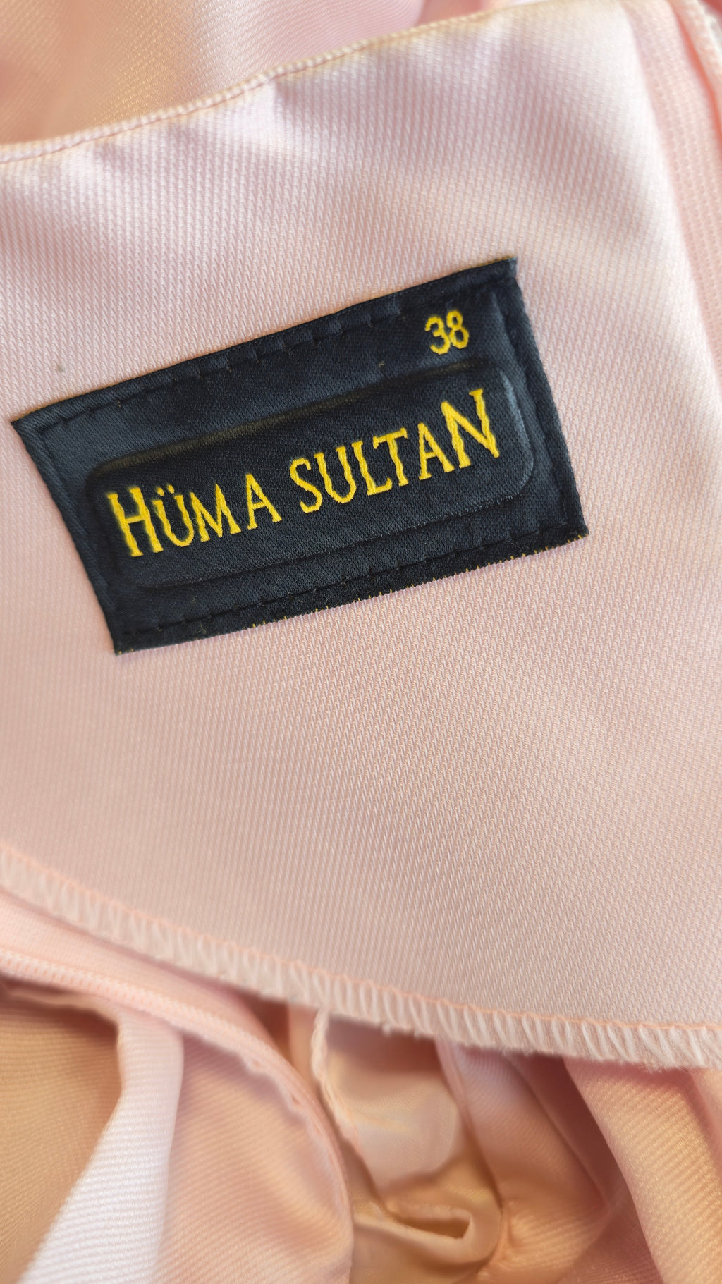 Hüma Sultan Satin Maxikleid mit Gürtel – Rosa, EU 38, Sehr Gut
