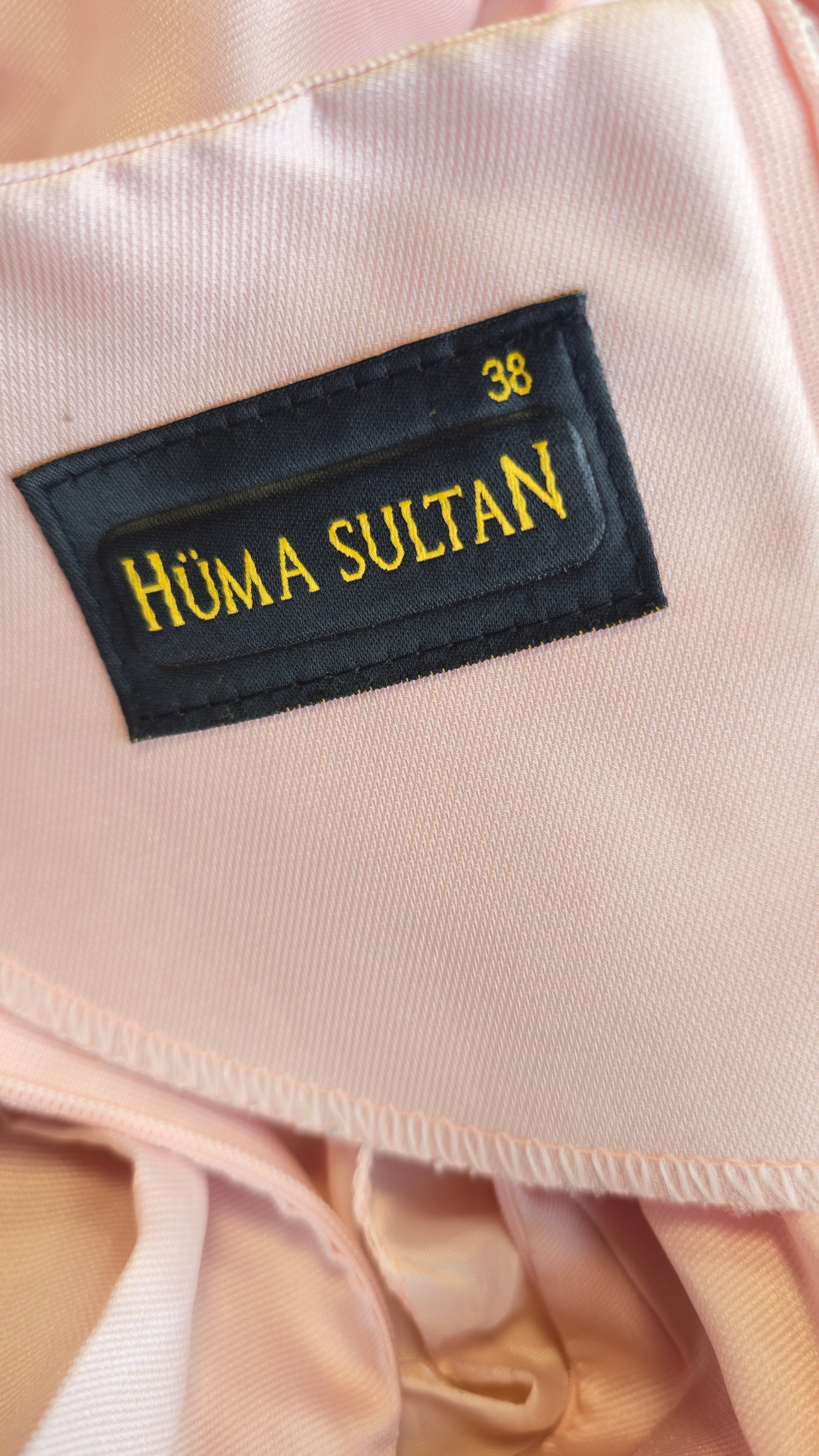 Hüma Sultan Satin Maxikleid mit Gürtel – Rosa, EU 38, Sehr Gut