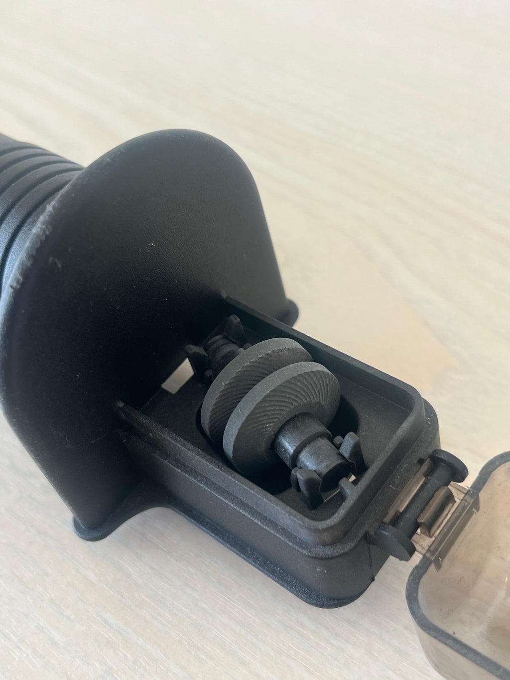 Fiskars Roll-Sharp Messerschärfer – manuell, Keramik, Schwarz, guter Zustand