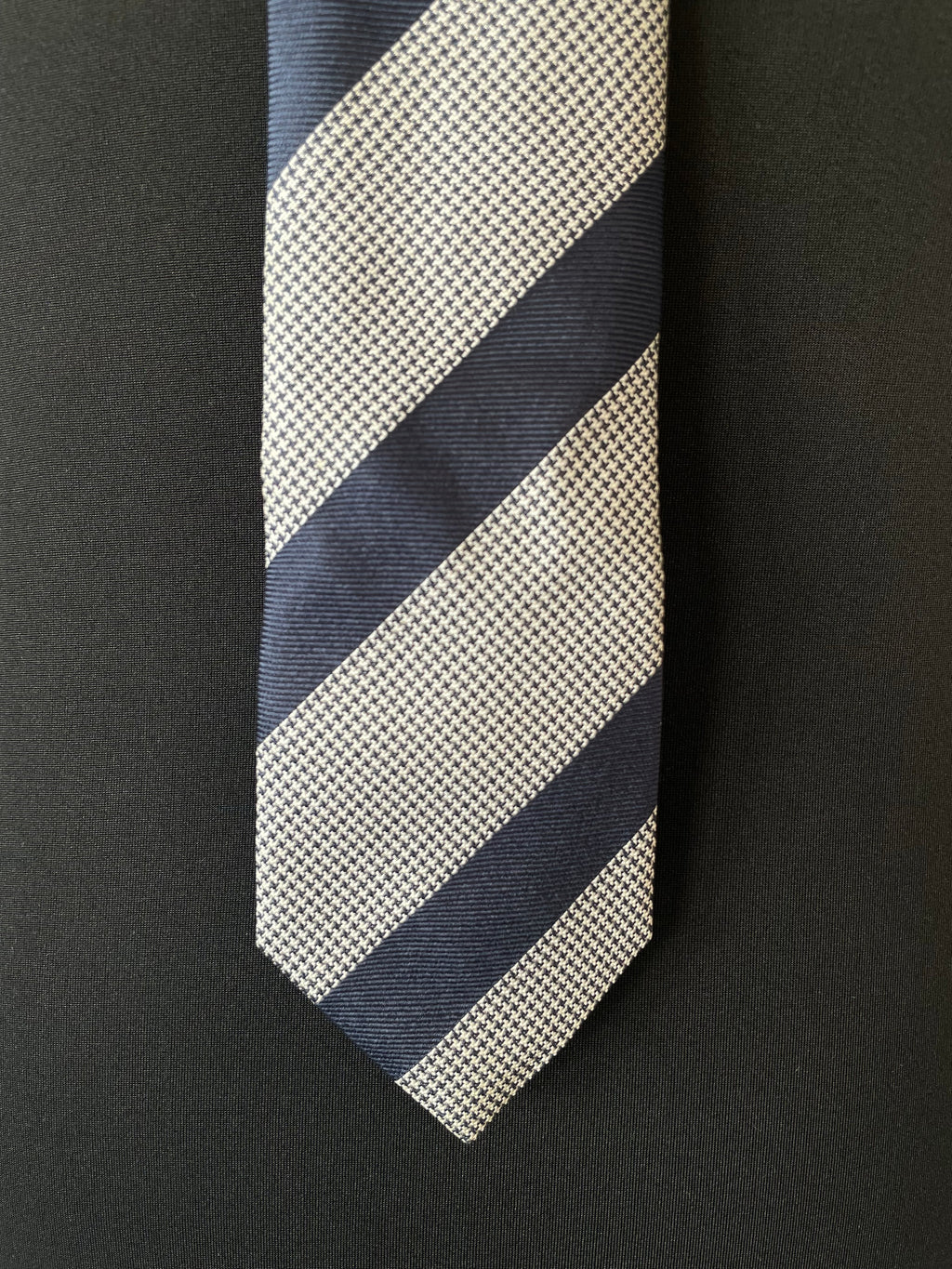 Windsor Tie Basic, Navy/Grey, 156cm x 7.5cm, 100% Silk, Very Good Condition