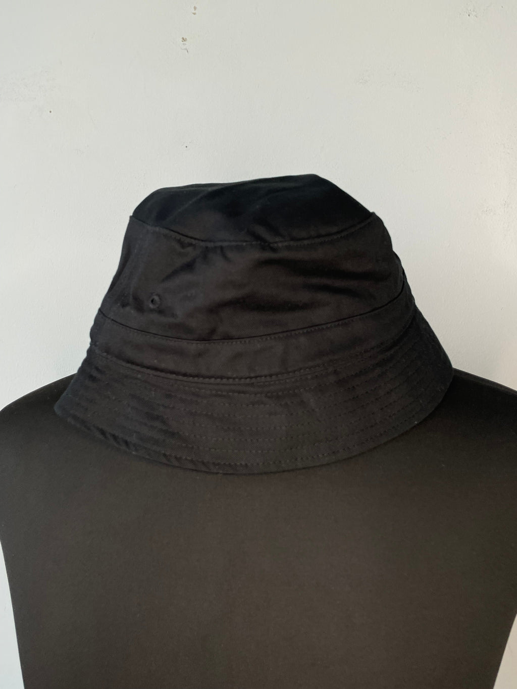 Santa Cruz “Classic Dot” Bucket Hat – Black, One Size, Like New