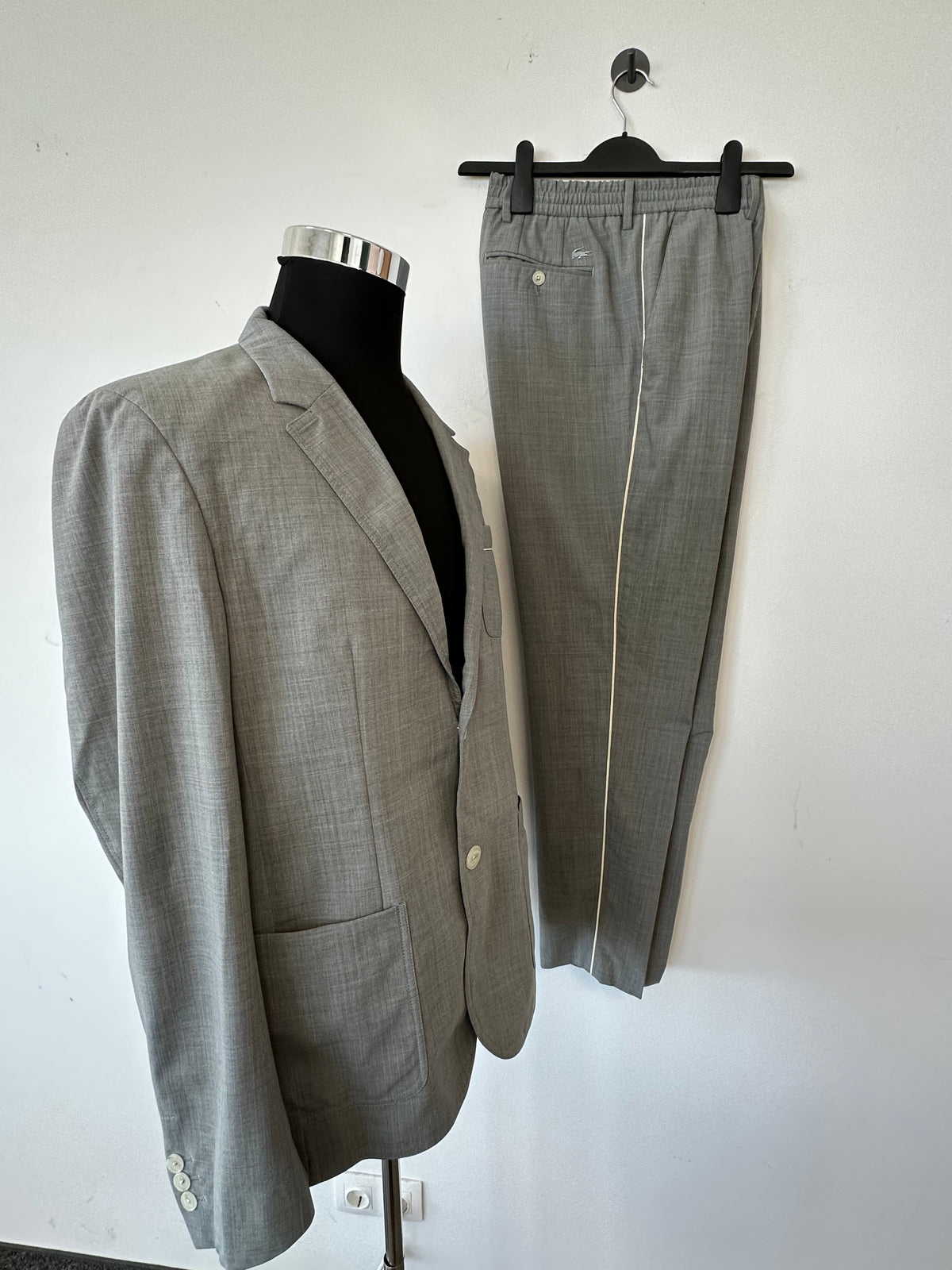 Lacoste 2-piece Suit (EU 50) - Grey Regular Fit Blazer + Trousers, Like New