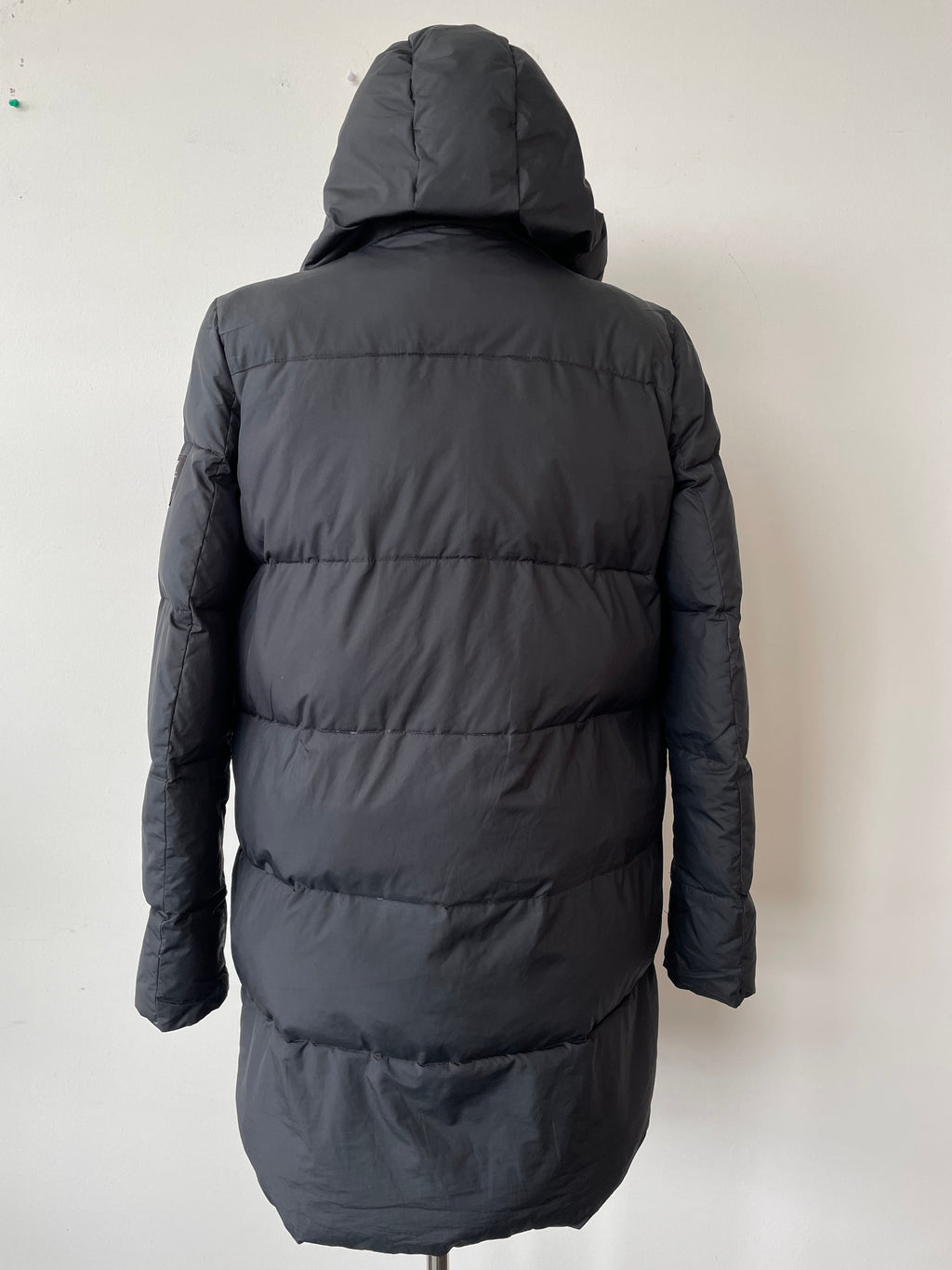 ECOALF Damen XS Schwarz Daunenmantel – 70% Daunen, Kapuze, guter Zustand