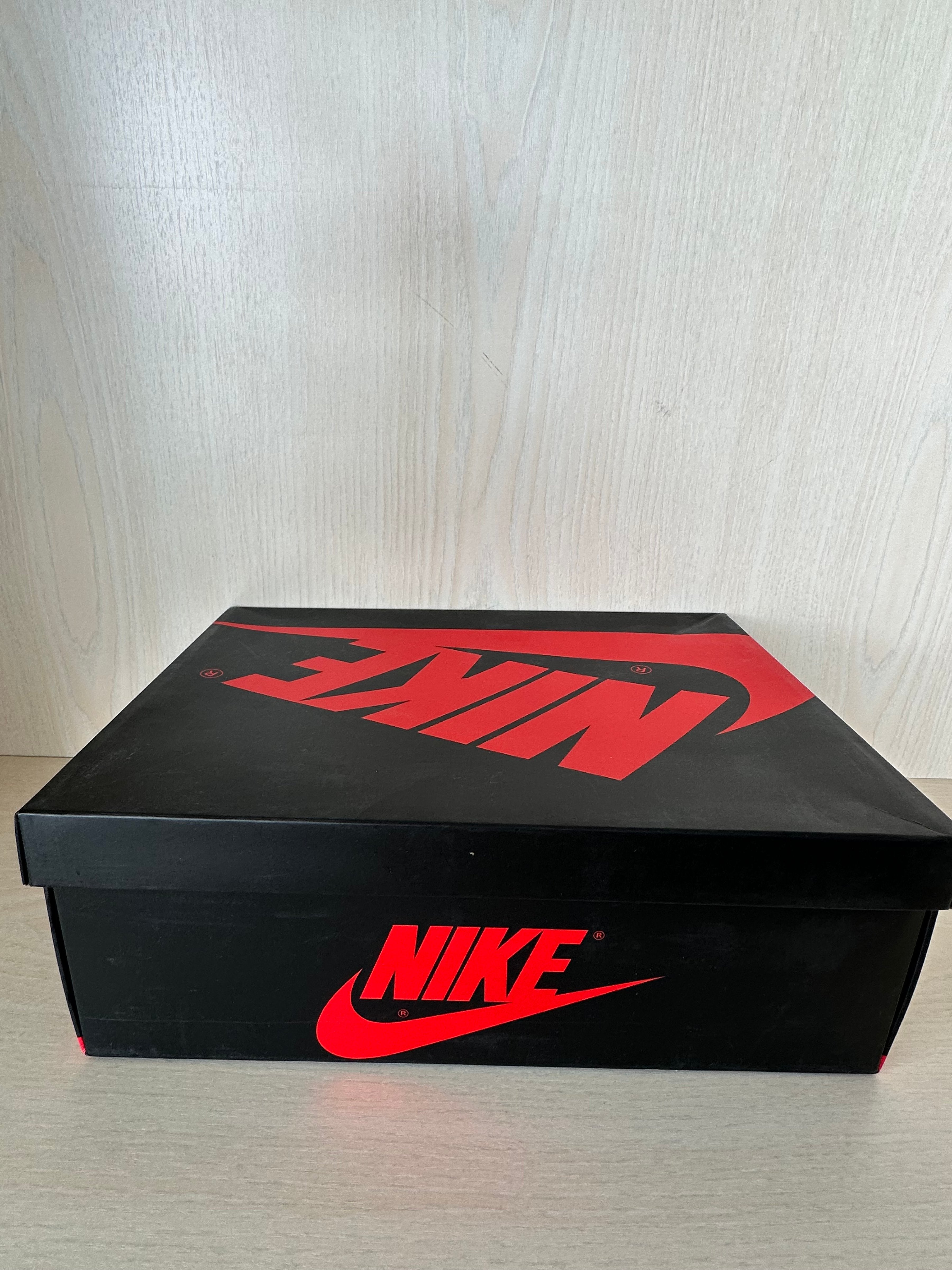 Nike Air Jordan 1 Retro High OG Volt Gold Neu 41 EU
