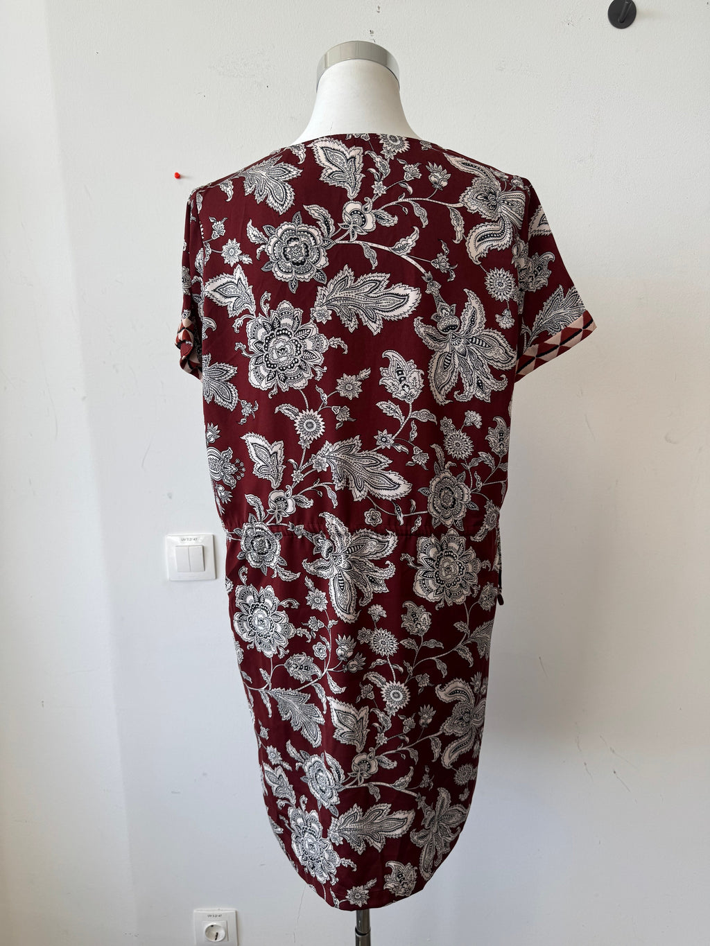 Scotch & Soda Maison Scotch Kleid – S, 100% Polyester, Wein/Weiß, Sehr gut