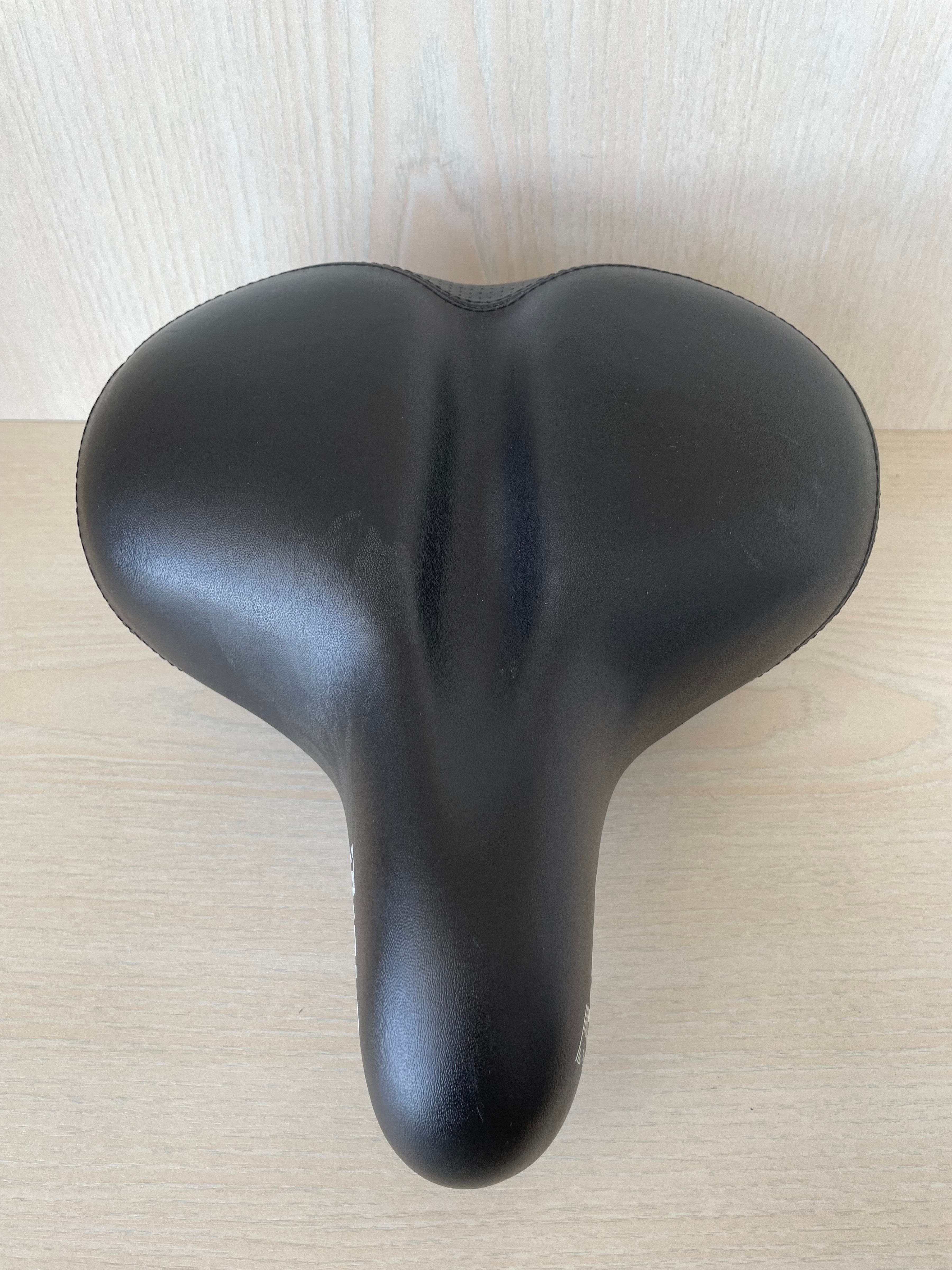Velo Plush Comfort Bike Seat, Very Good, 27x24cm, Slight Stains